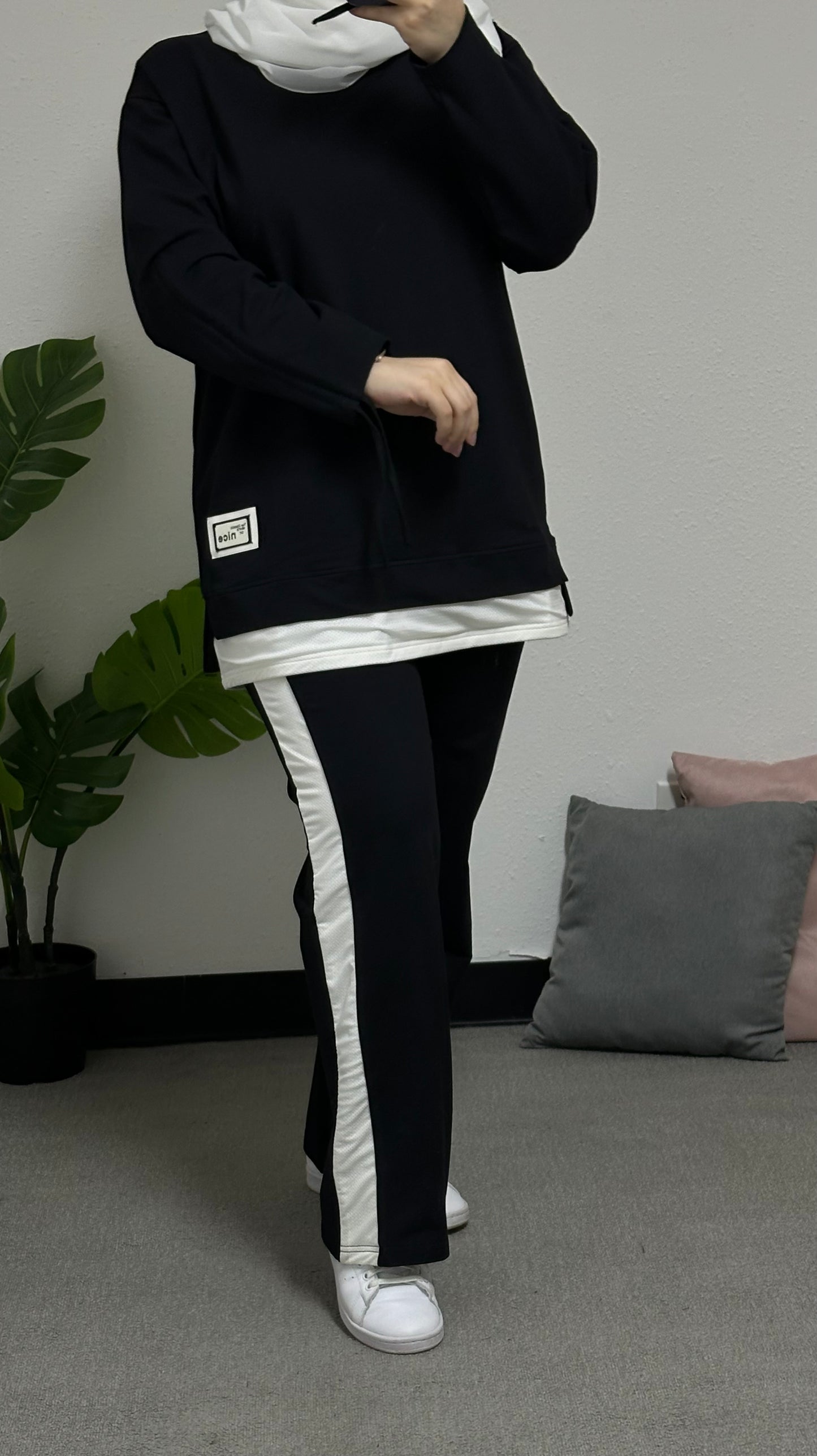 Two-piece cotton tracksuit (pants with white stripes and top with an attached white piece