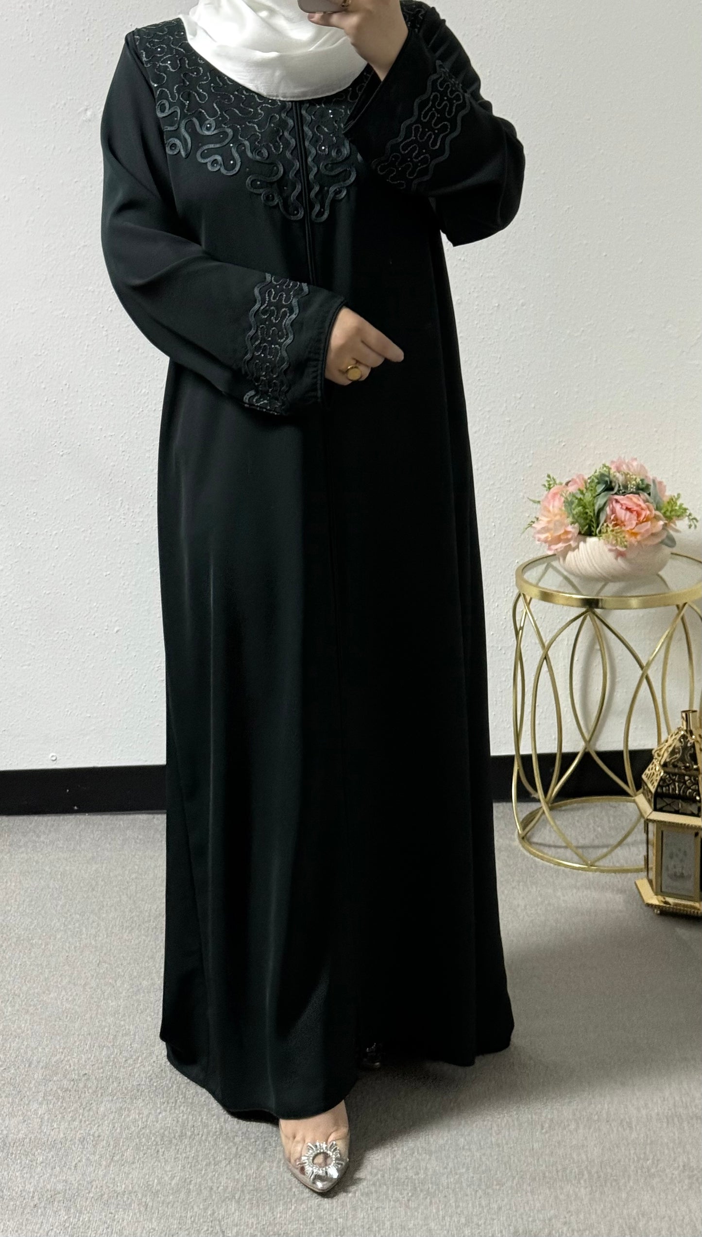 Front detailed abaya