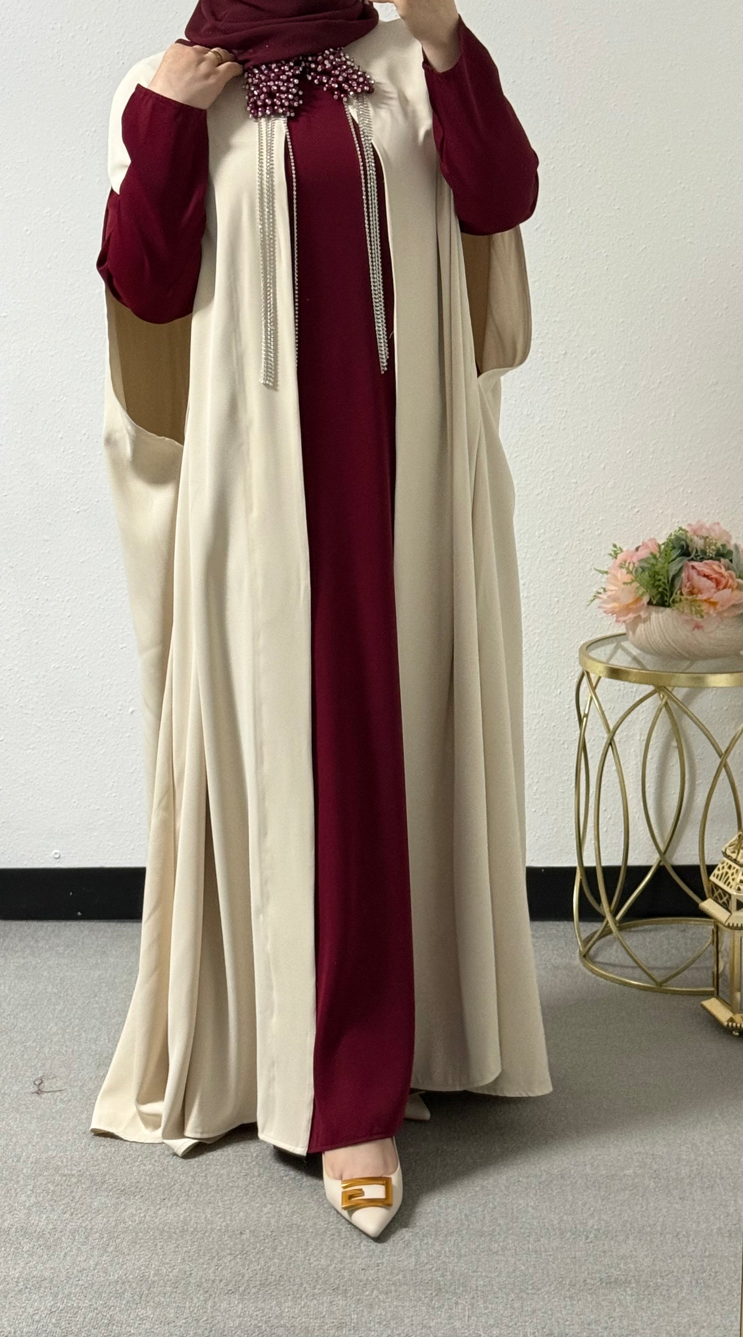 Two-piece neck detail abaya