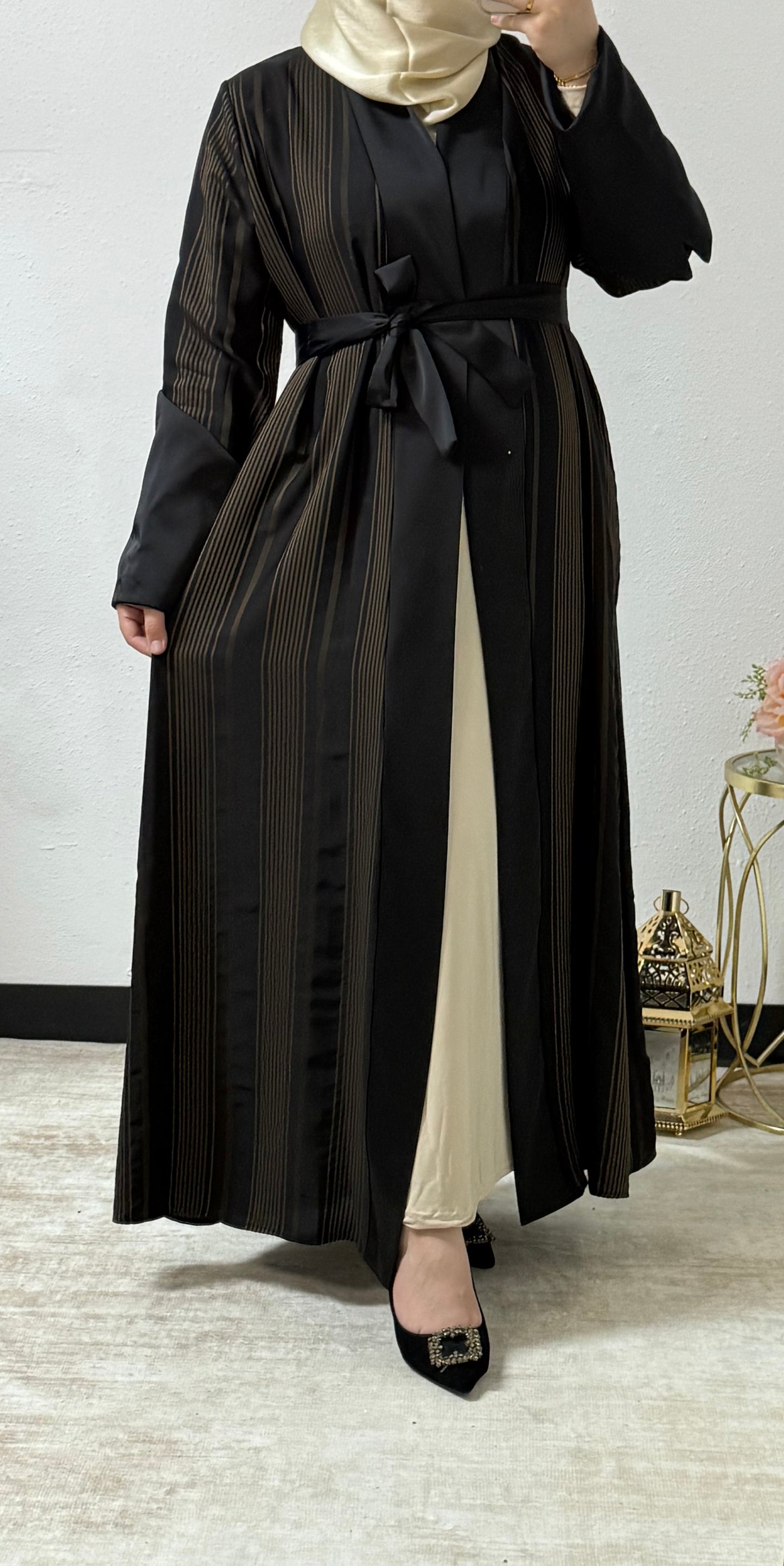 Open line detail abaya