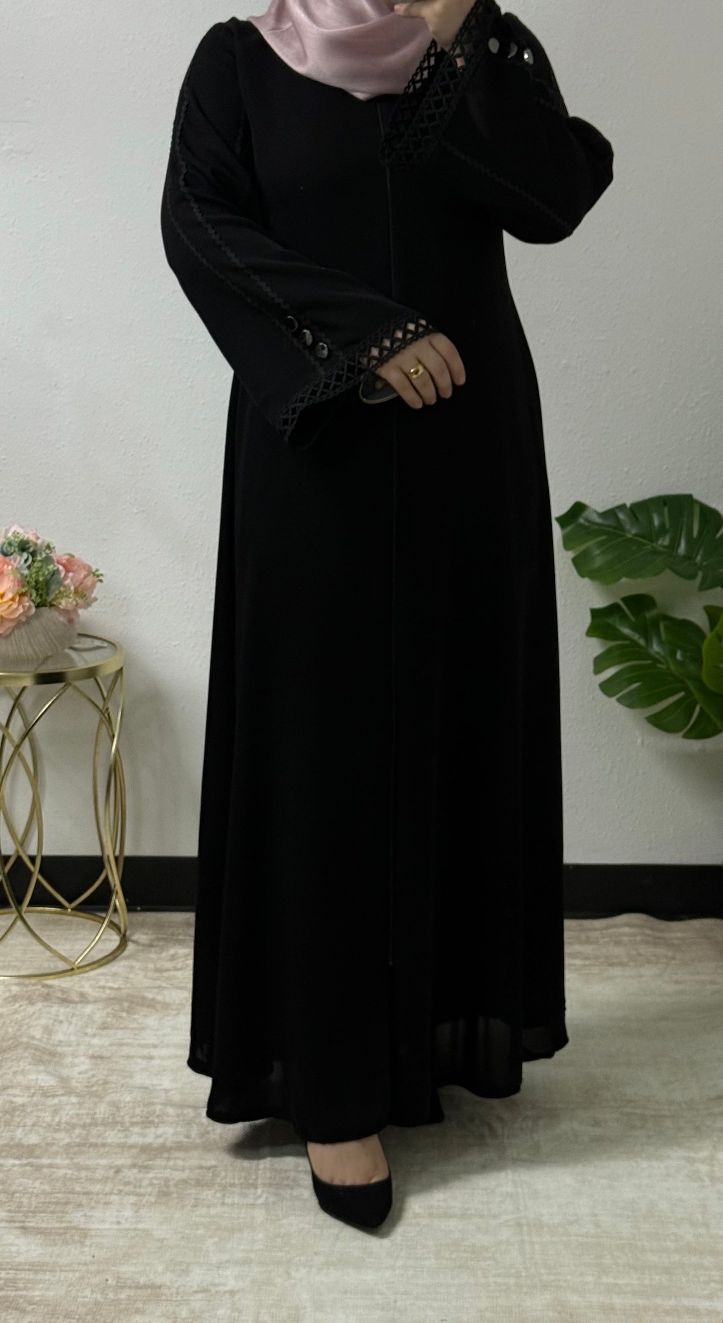 Elegant Wave Lace Abaya