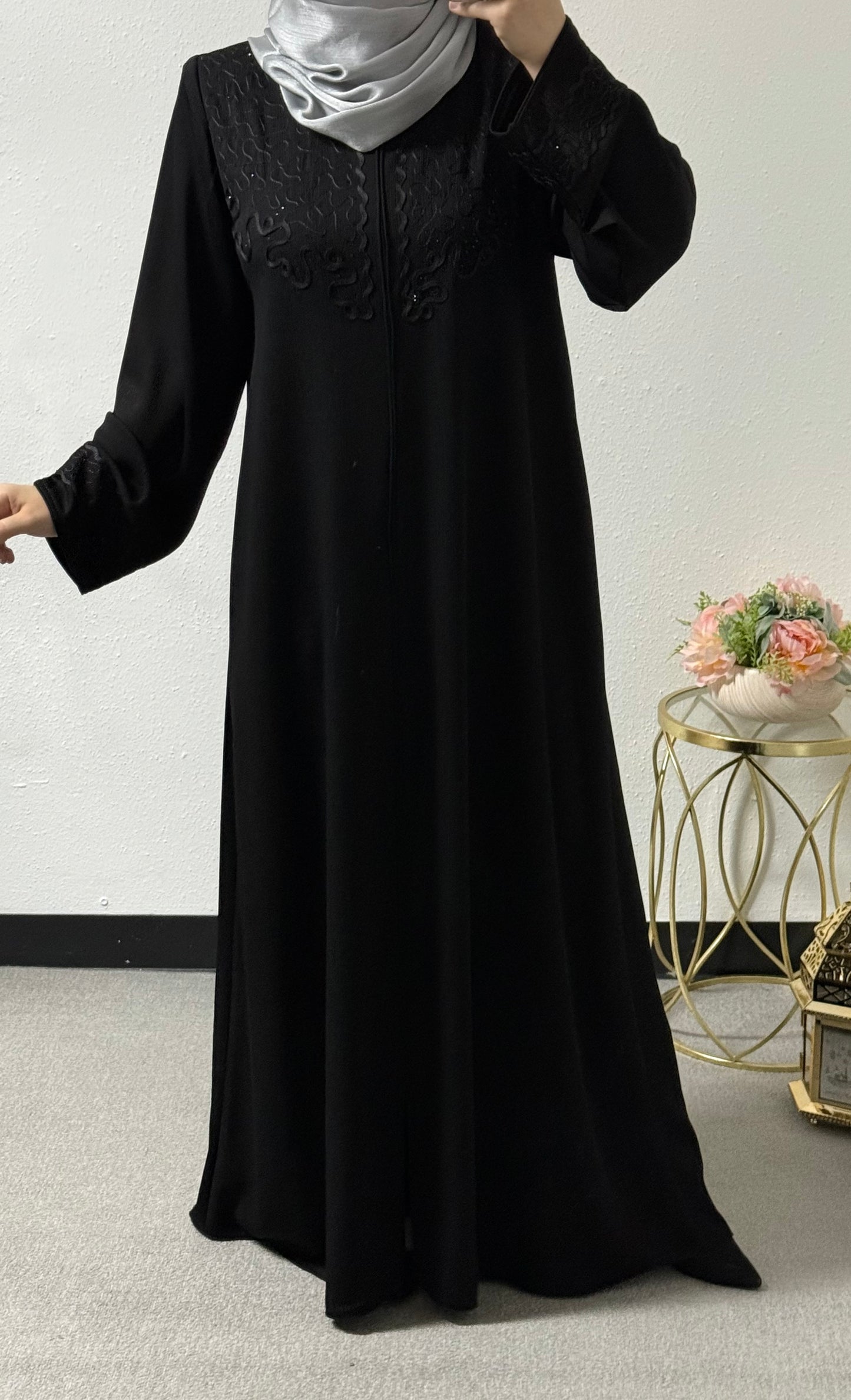 Front detailed abaya