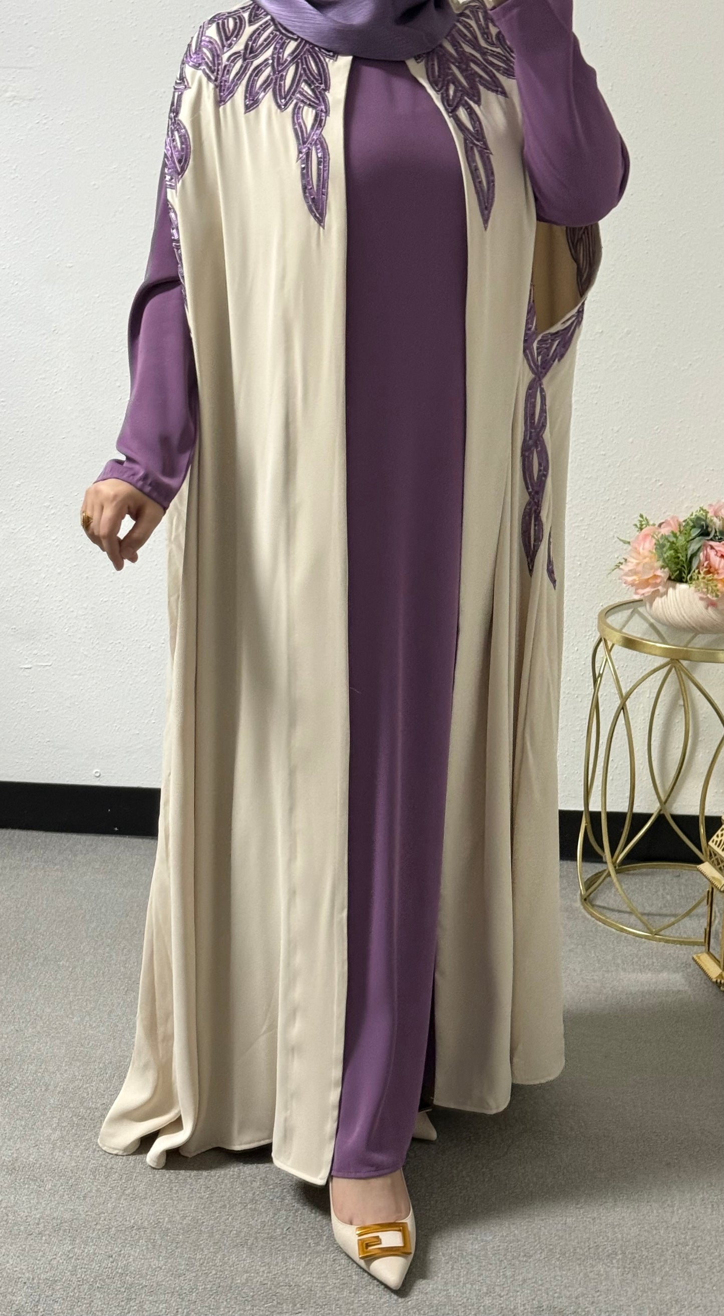 Two-piece leaf embroidered abaya