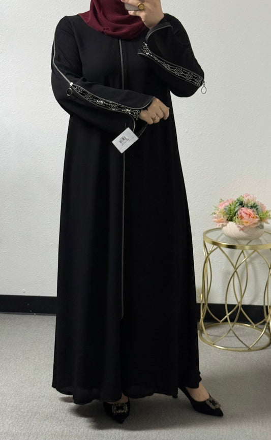 Zipper detail abaya