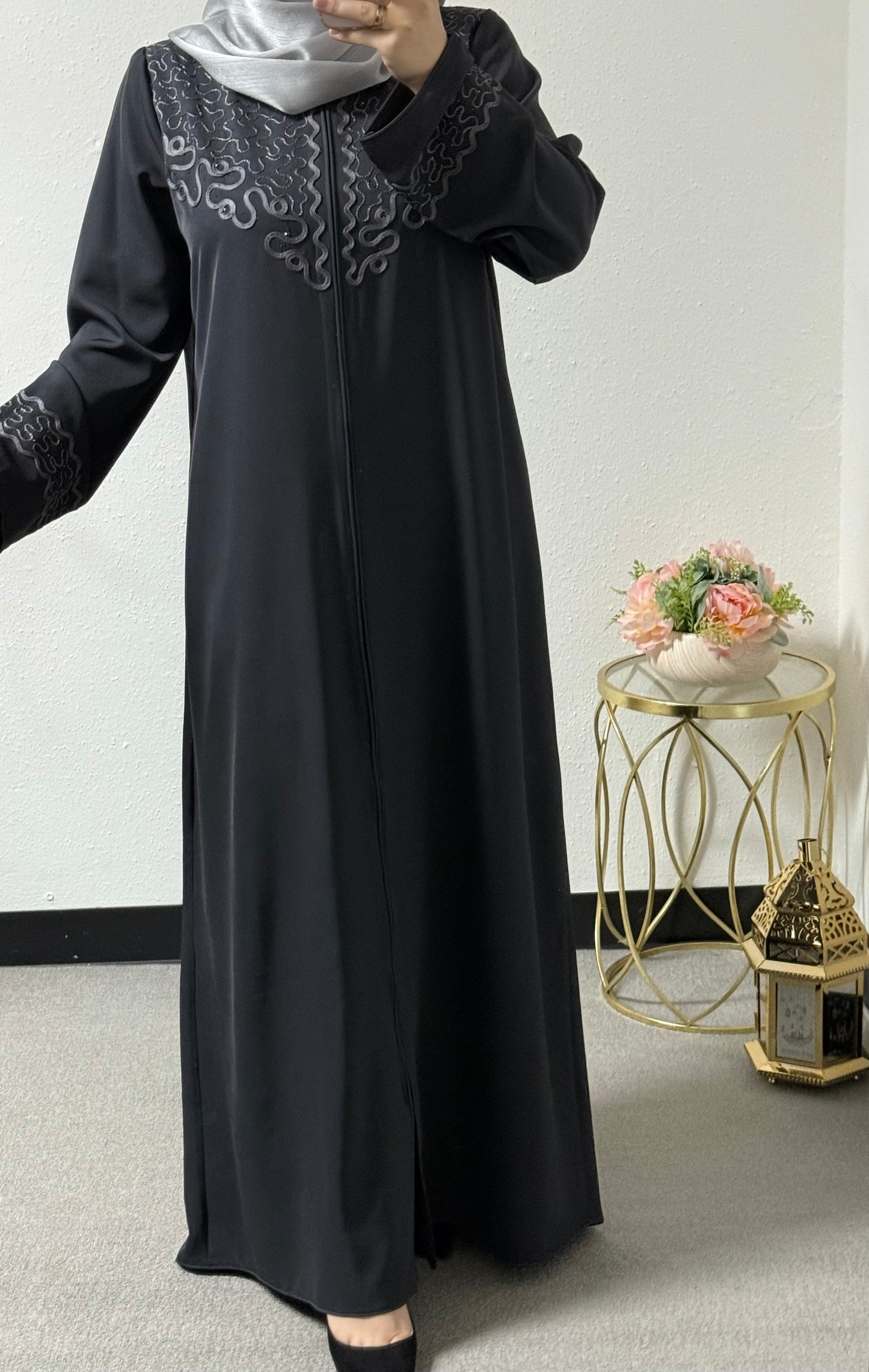 Front detailed abaya