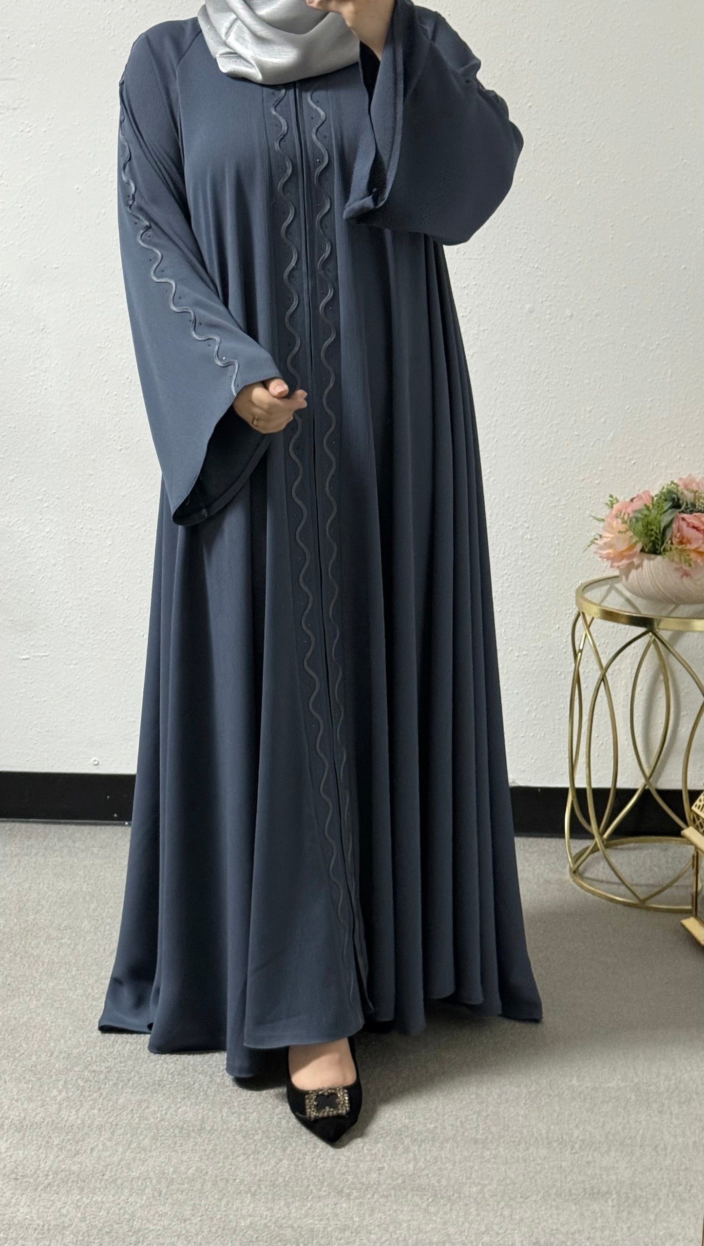 Wave embroidered abaya