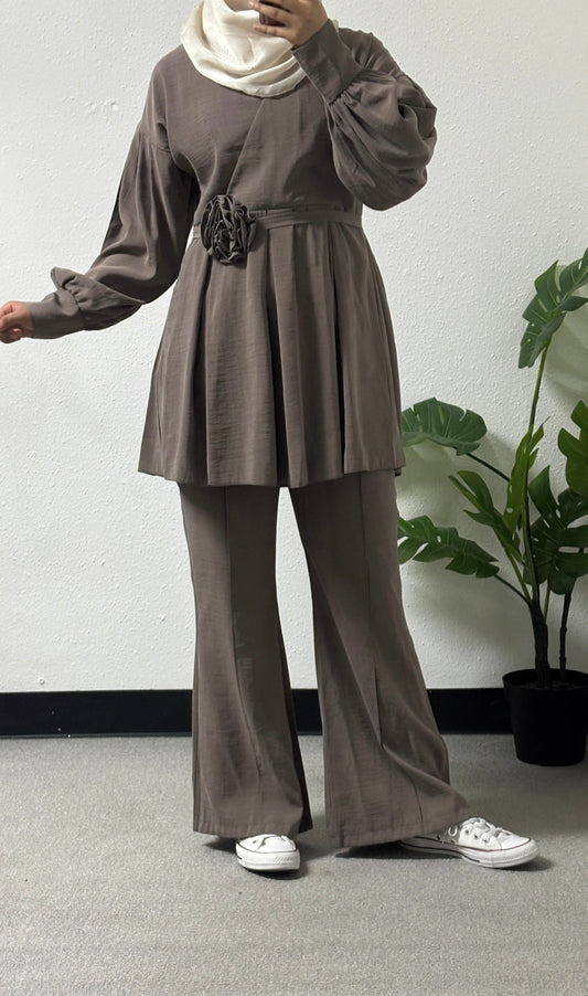 Two piece rose detail set