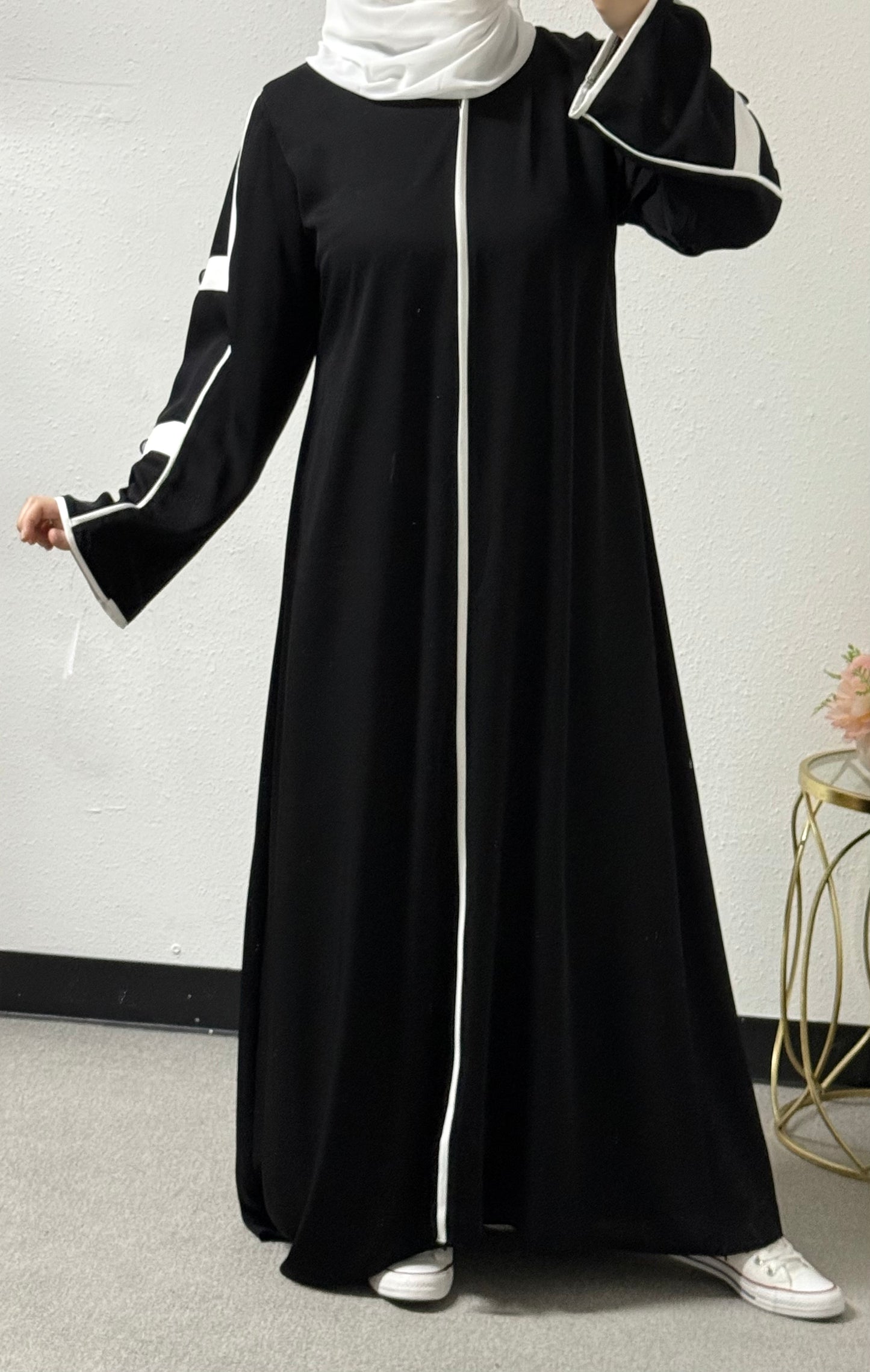 Button detail abaya