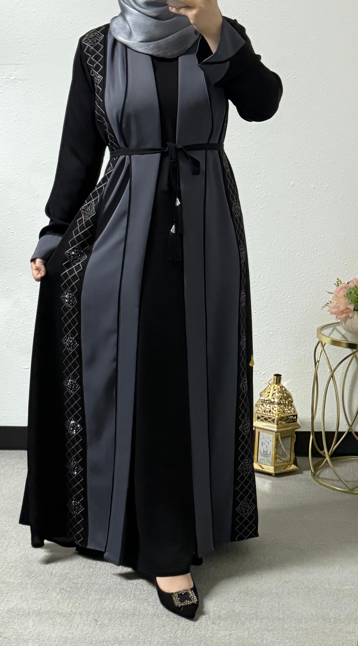 Two-piece square detail abaya