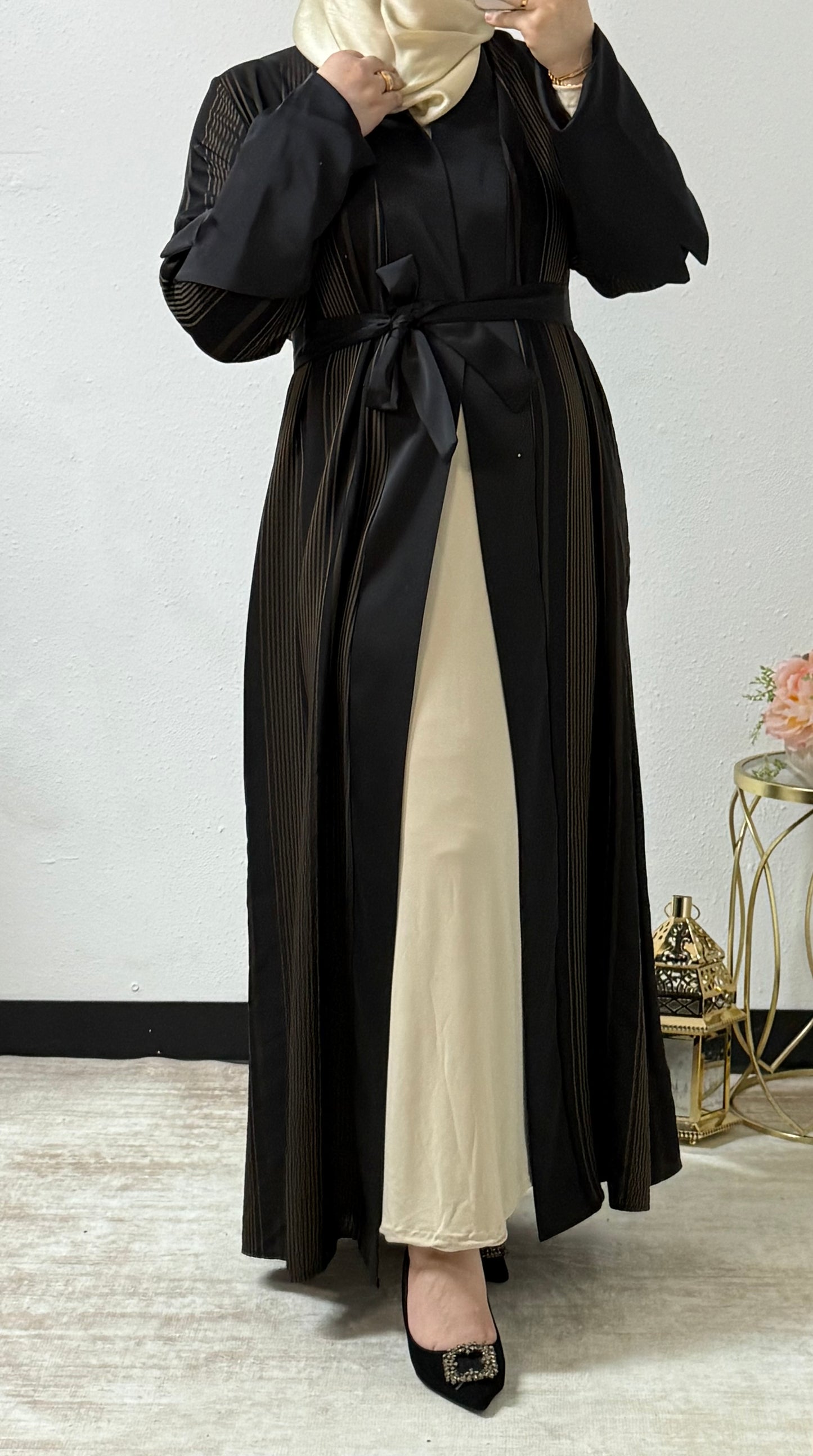 Open line detail abaya