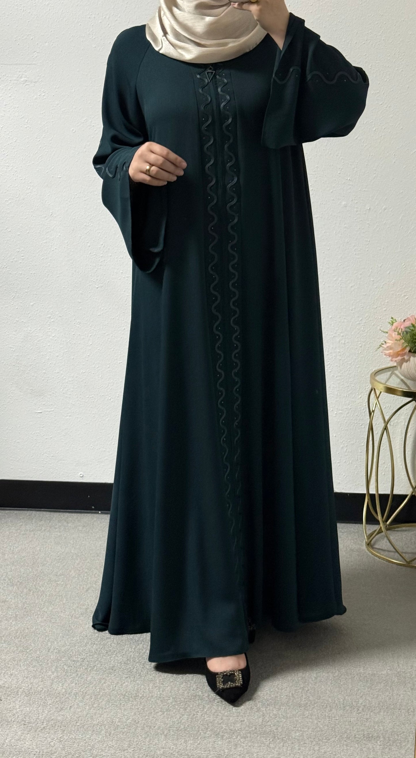 Wave embroidered abaya