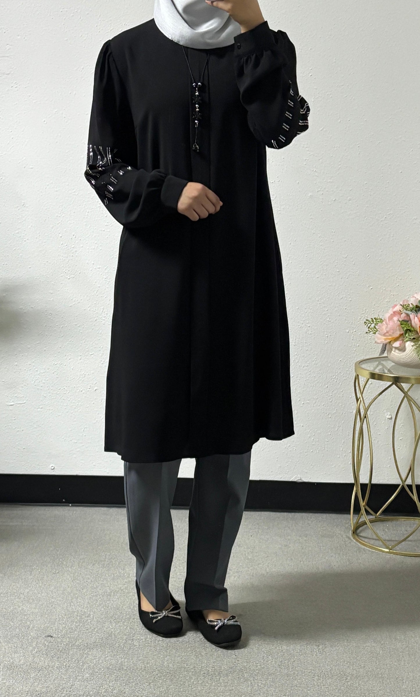 Long shirt w/ beaded sleeve