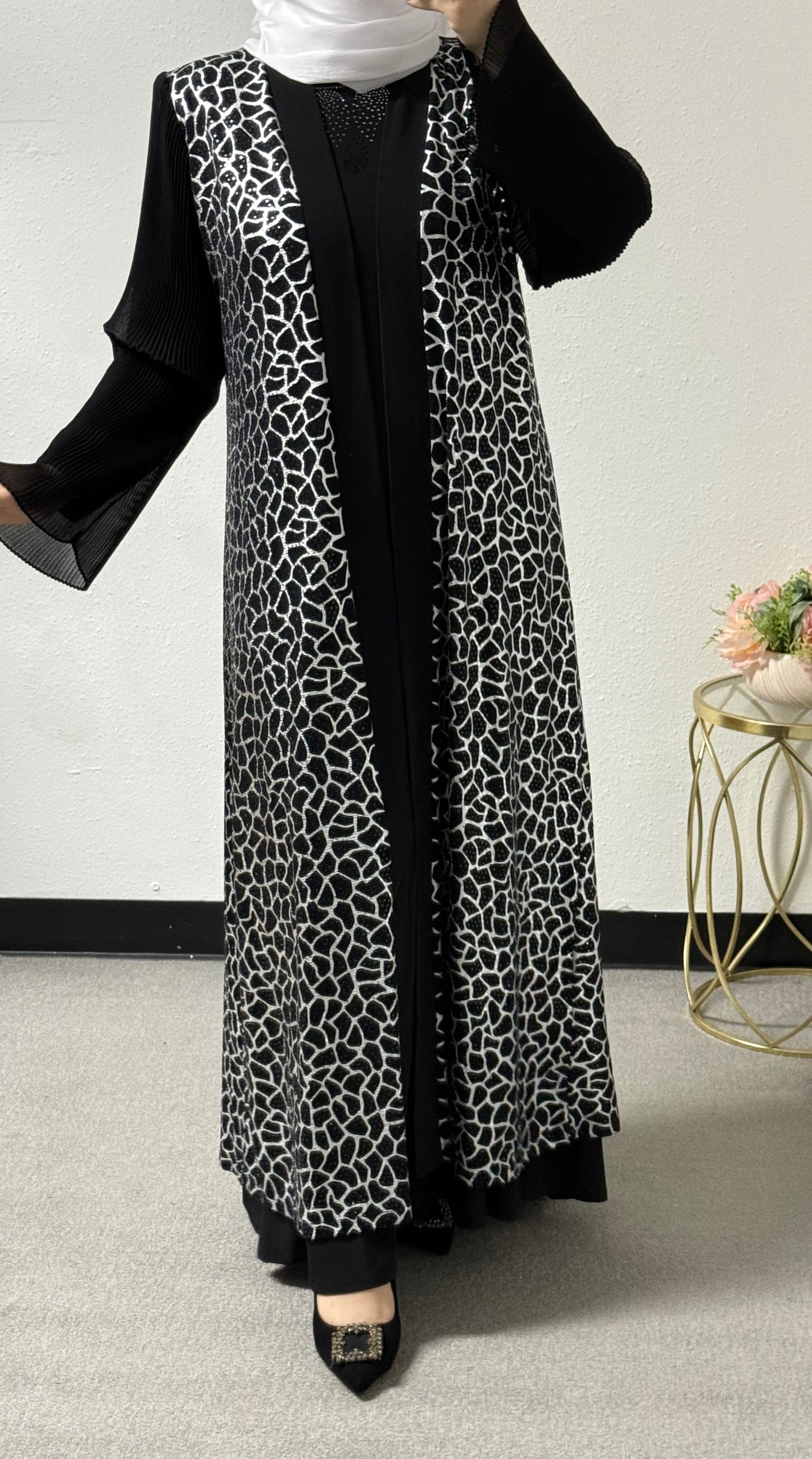 Two-piece pattern abaya set