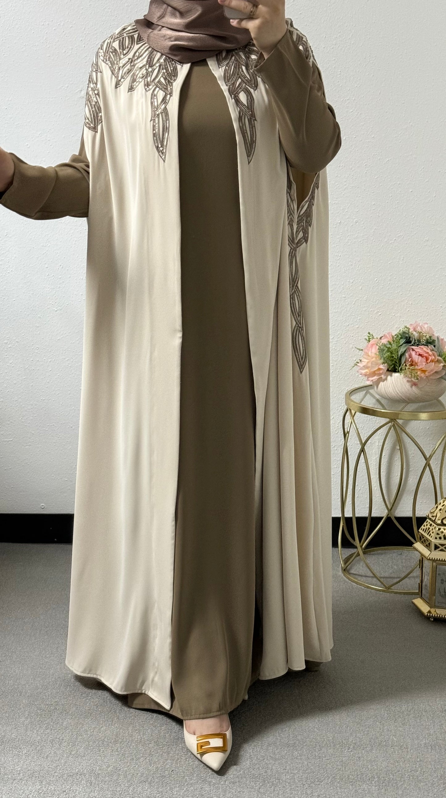 Two-piece leaf embroidered abaya