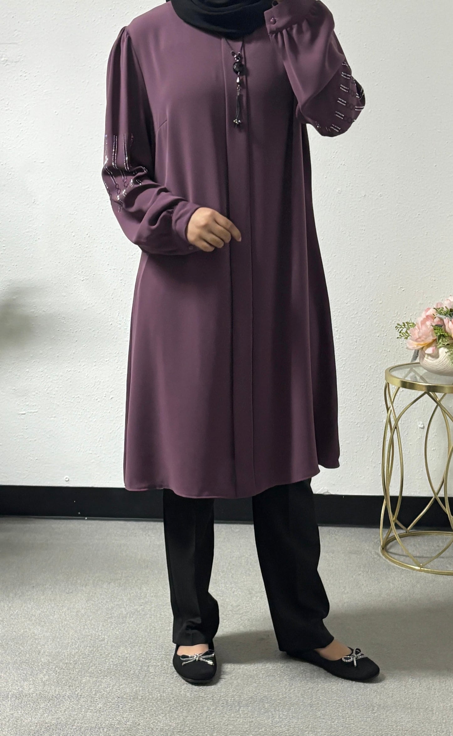 Long shirt w/ beaded sleeve