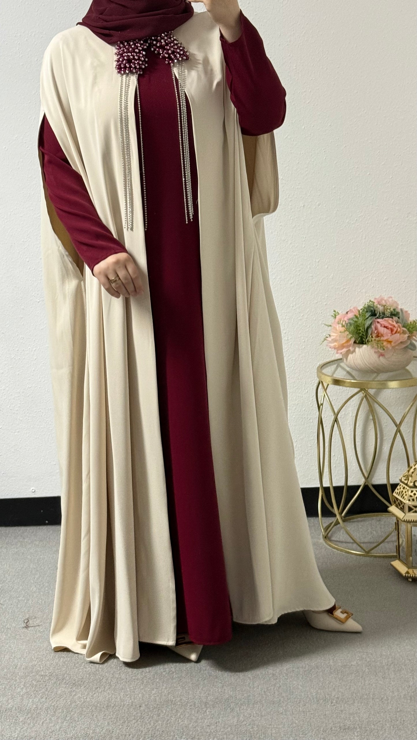 Two-piece neck detail abaya