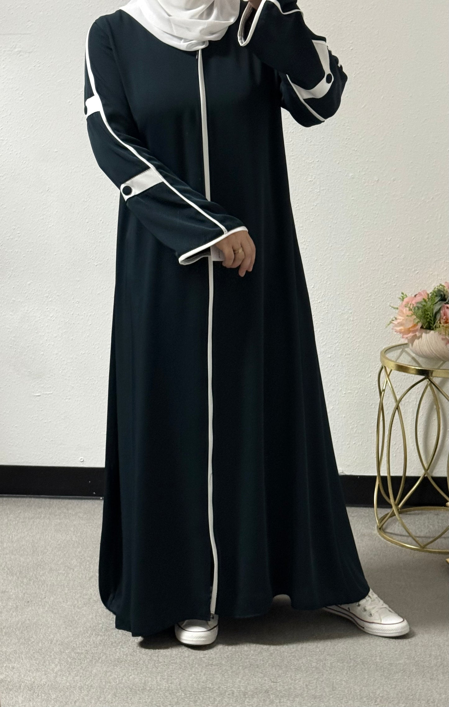 Button detail abaya