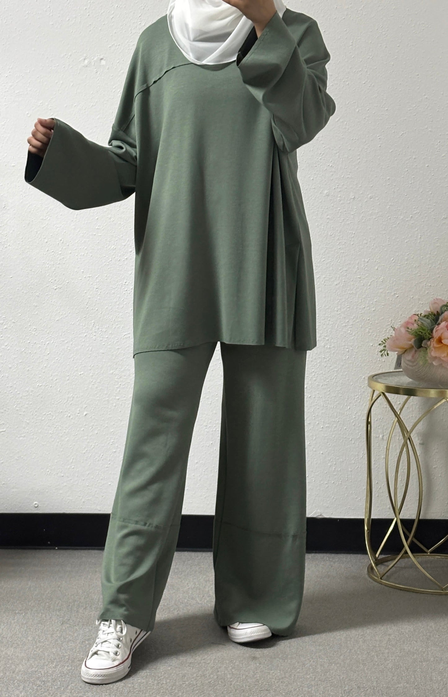Two-piece simple set