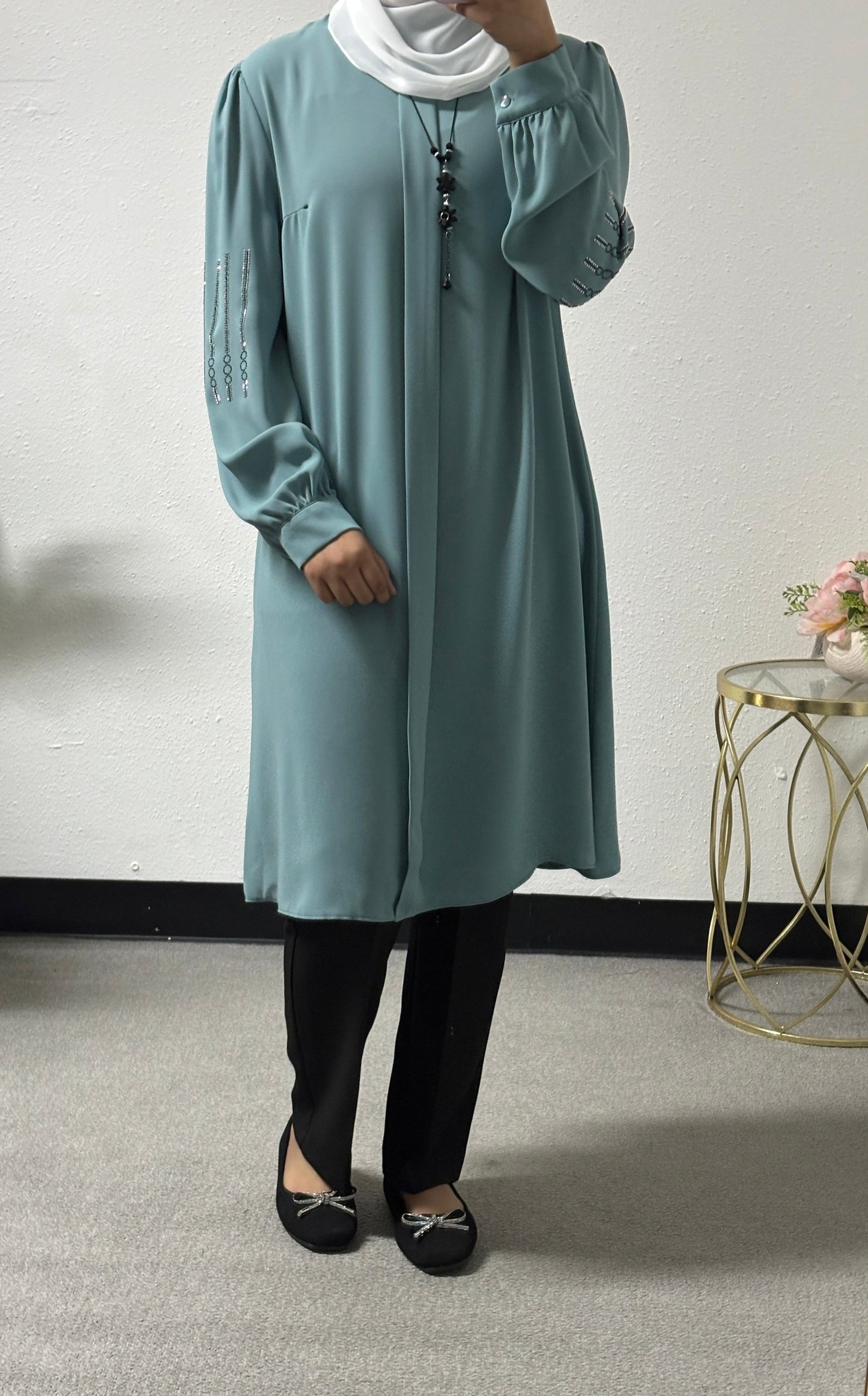 Long shirt w/ beaded sleeve