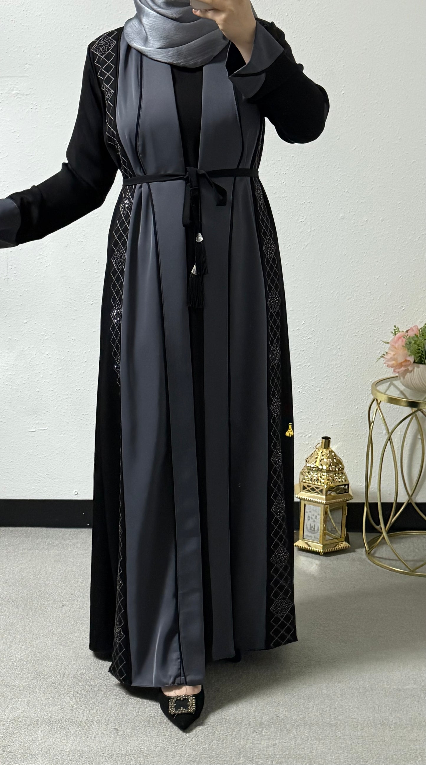 Two-piece square detail abaya