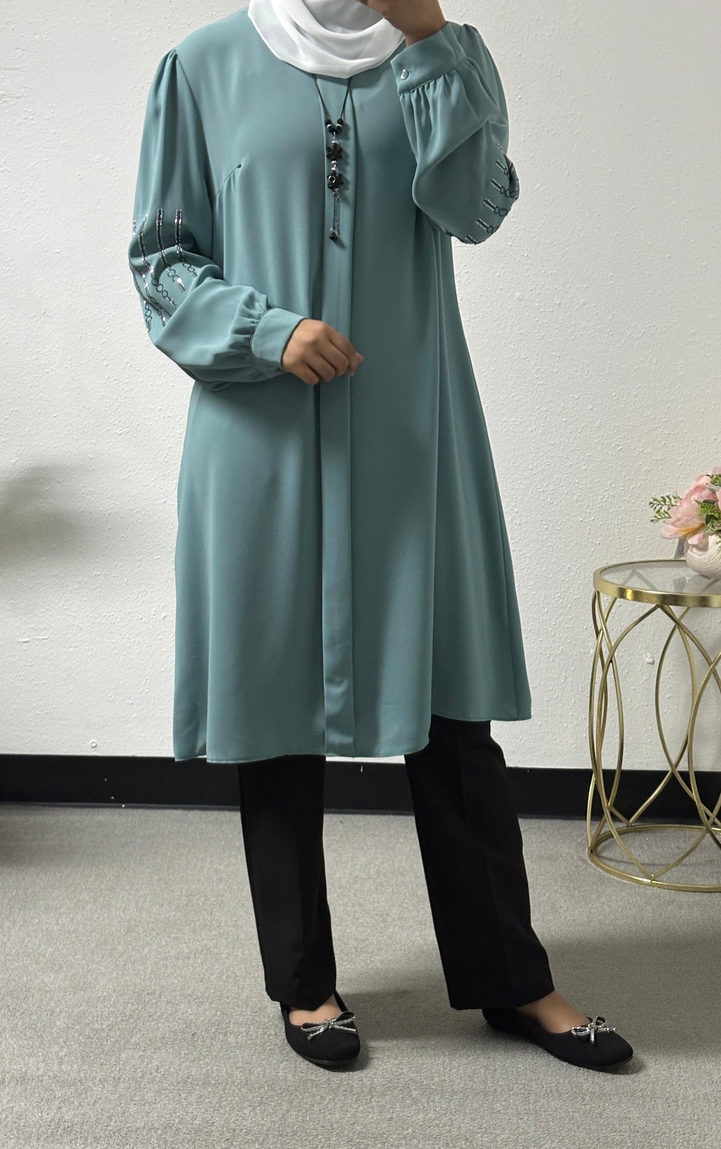 Long shirt w/ beaded sleeve