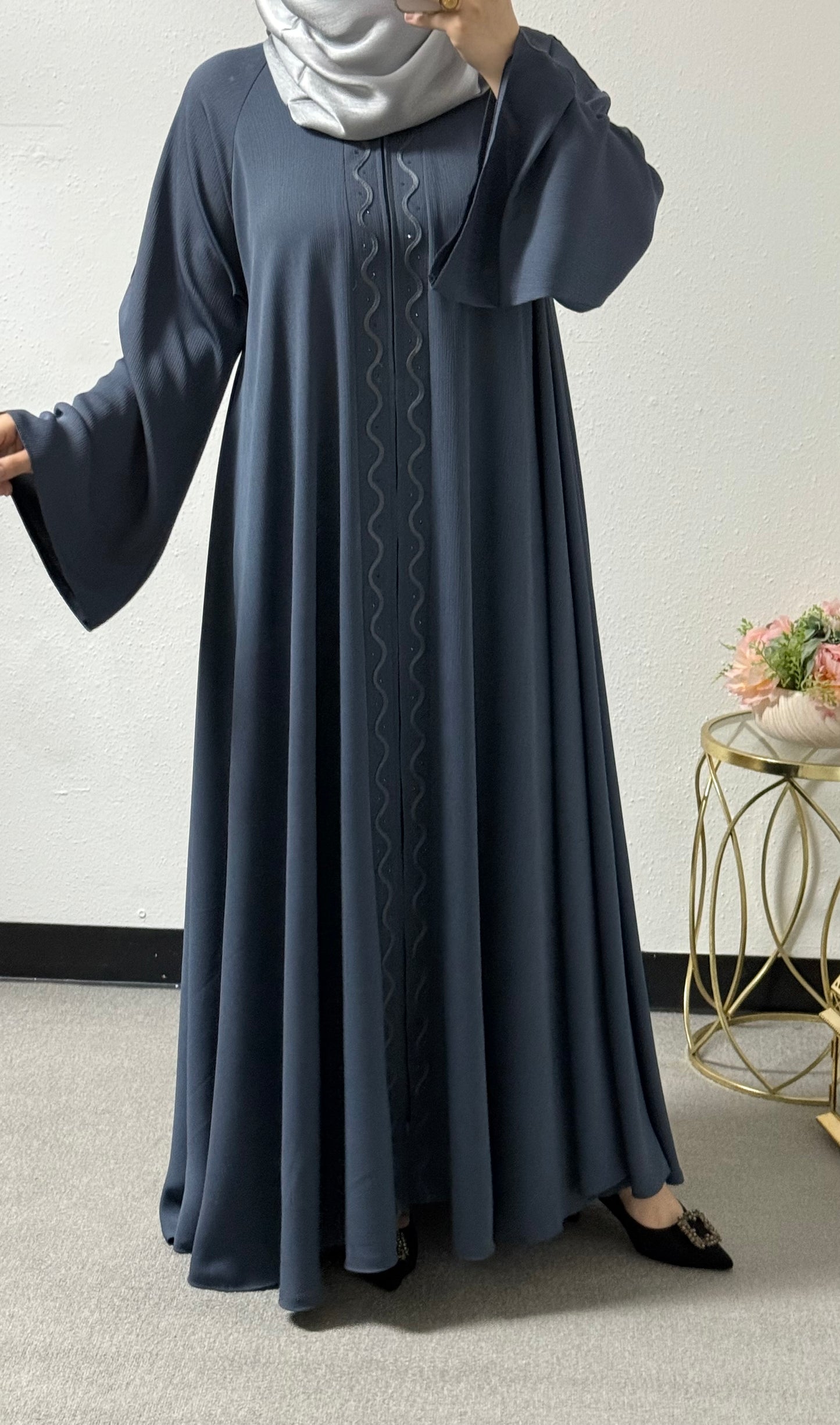 Wave embroidered abaya