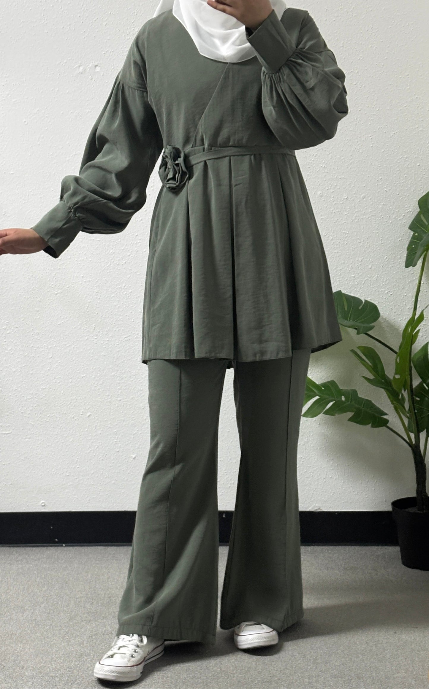 Two piece rose detail set