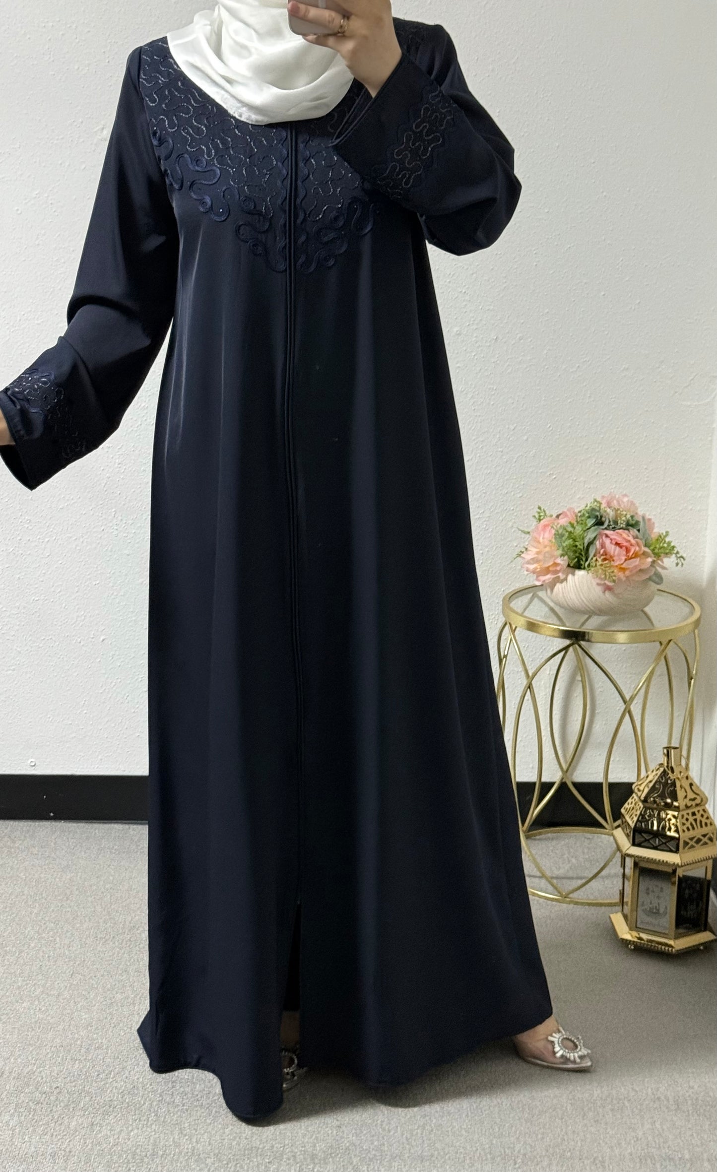 Front detailed abaya