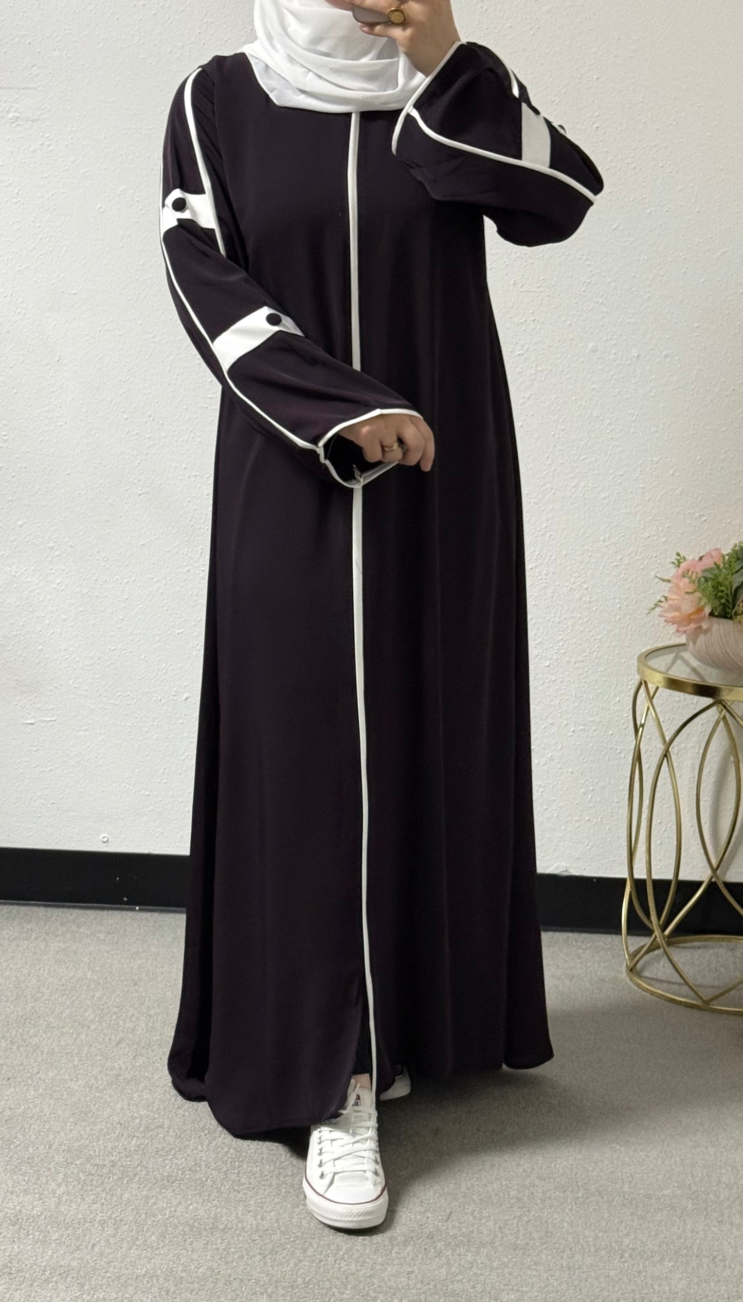 Button detail abaya