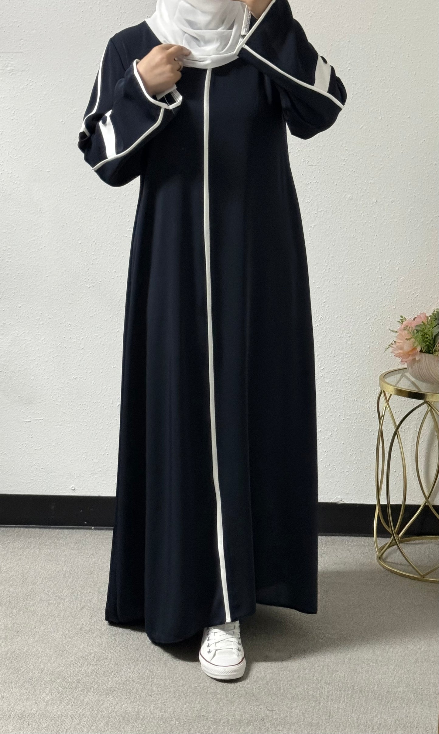 Button detail abaya