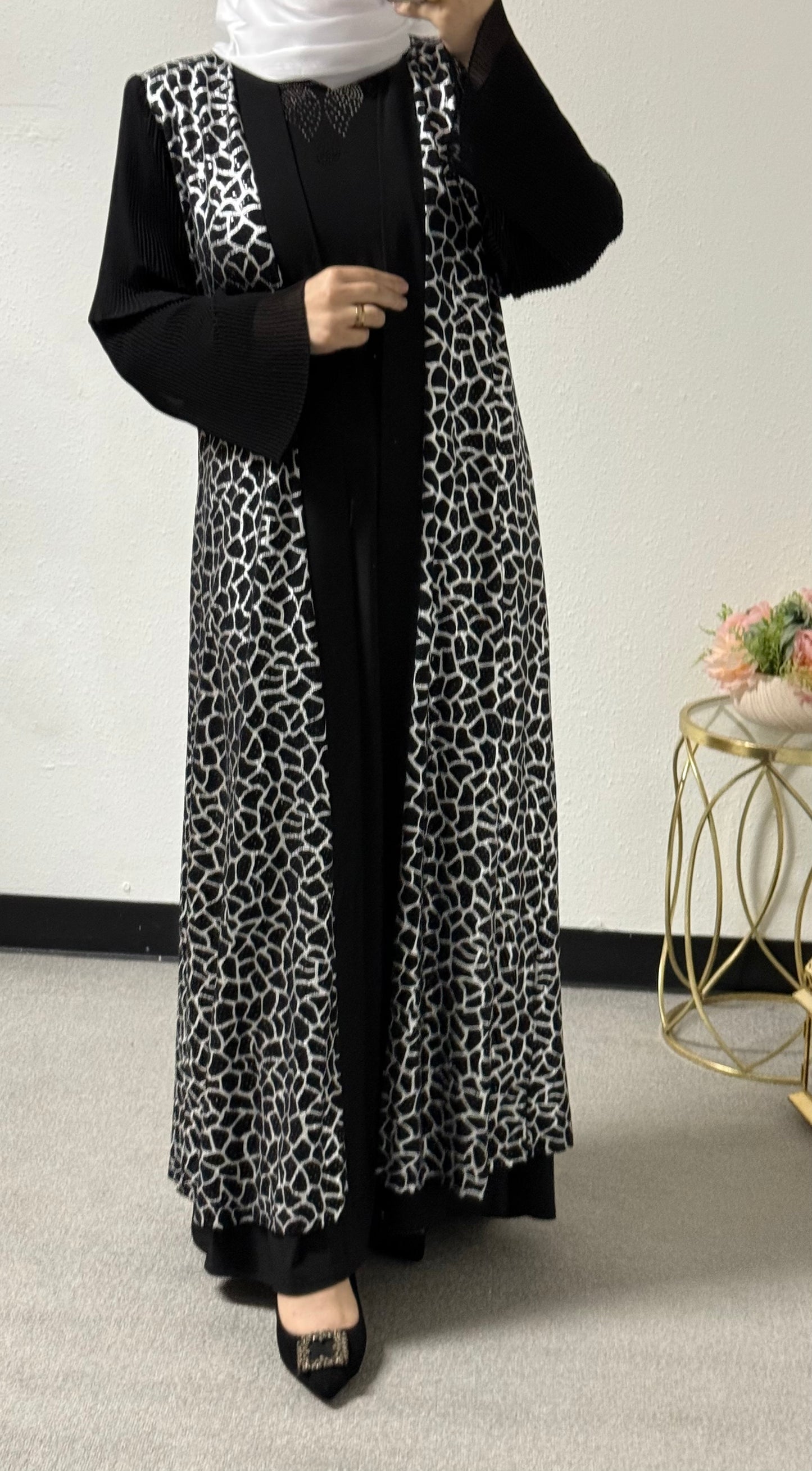 Two-piece pattern abaya set