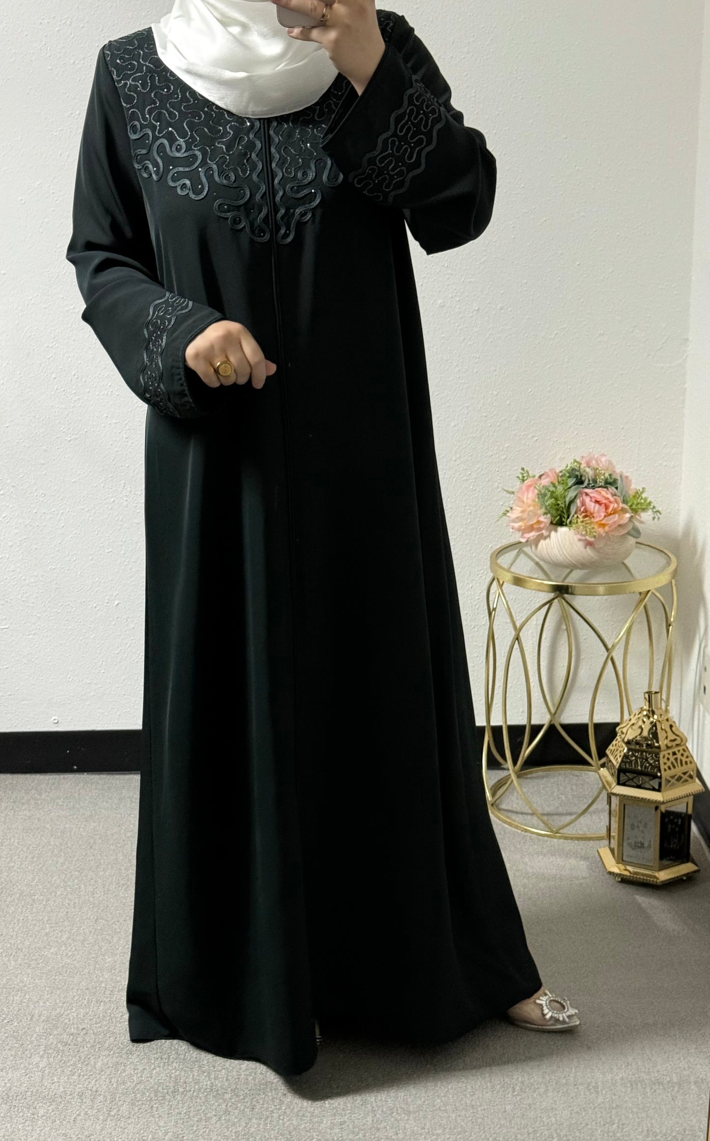 Front detailed abaya