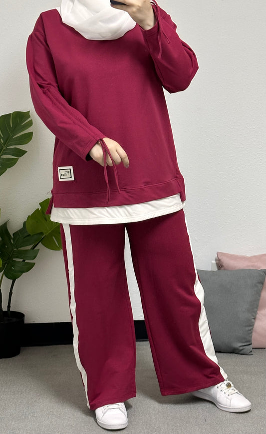 Two-piece cotton tracksuit (pants with white stripes and top with an attached white piece