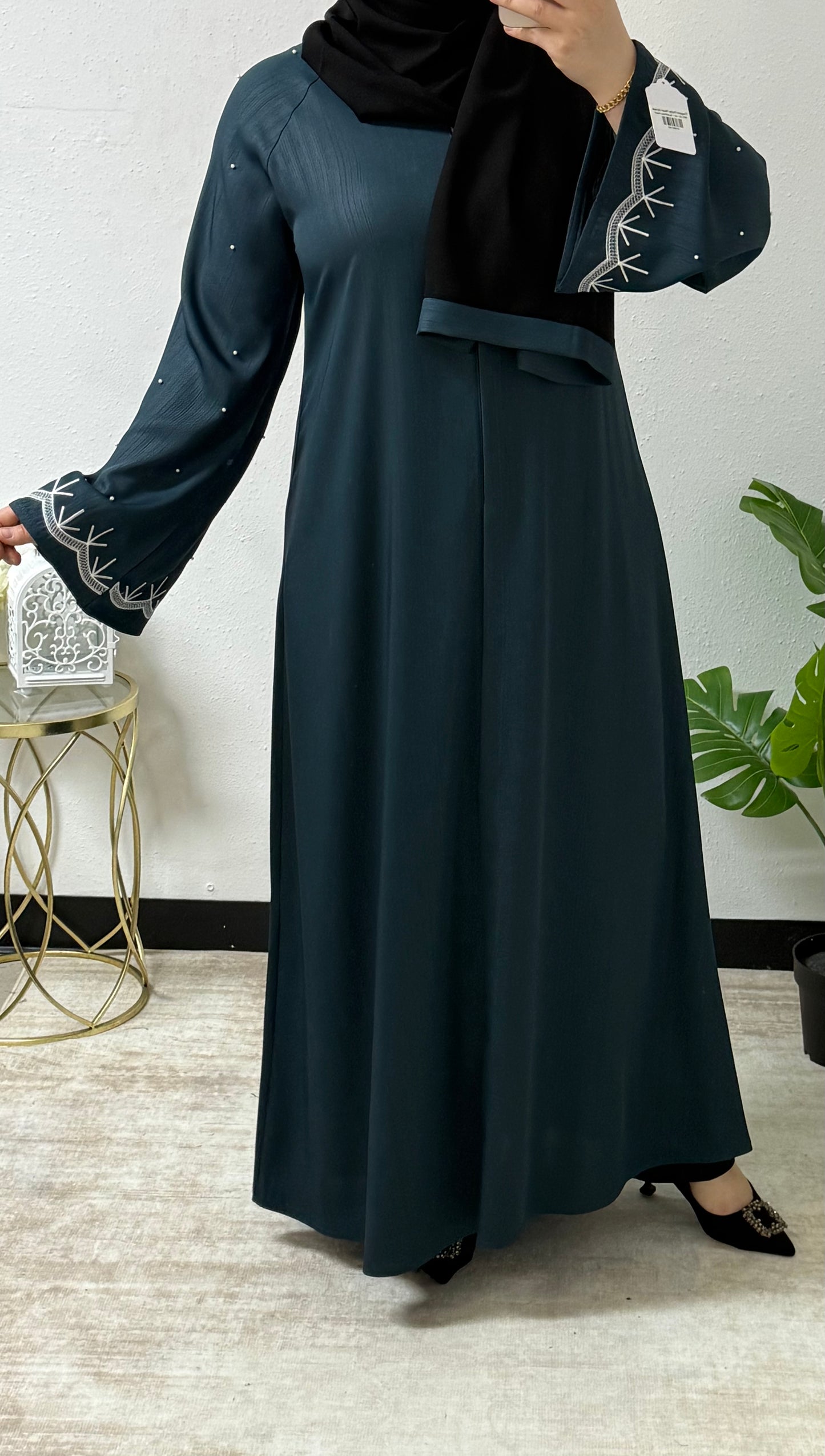 Elegant Petite Pearl Abaya