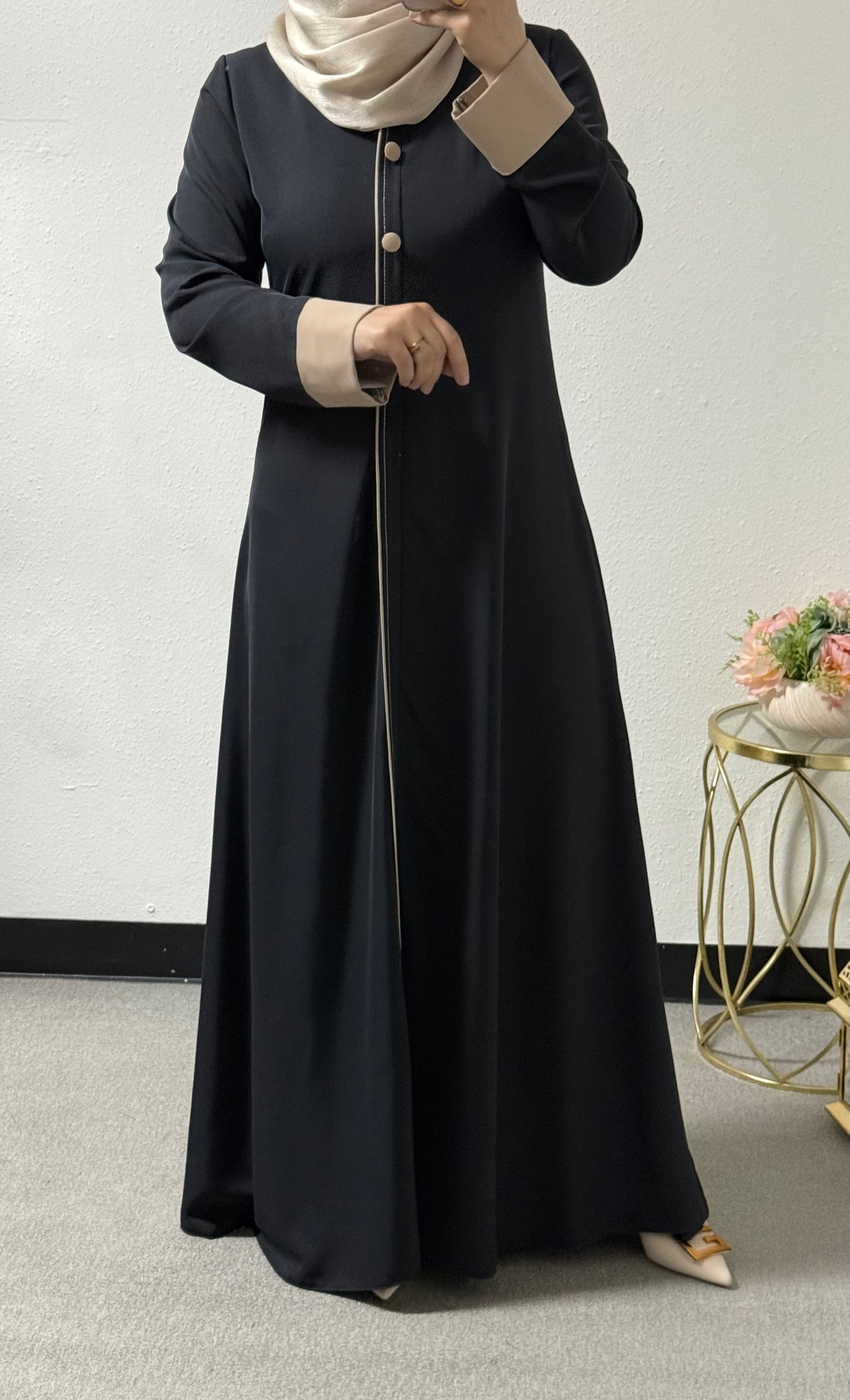 Three button abaya