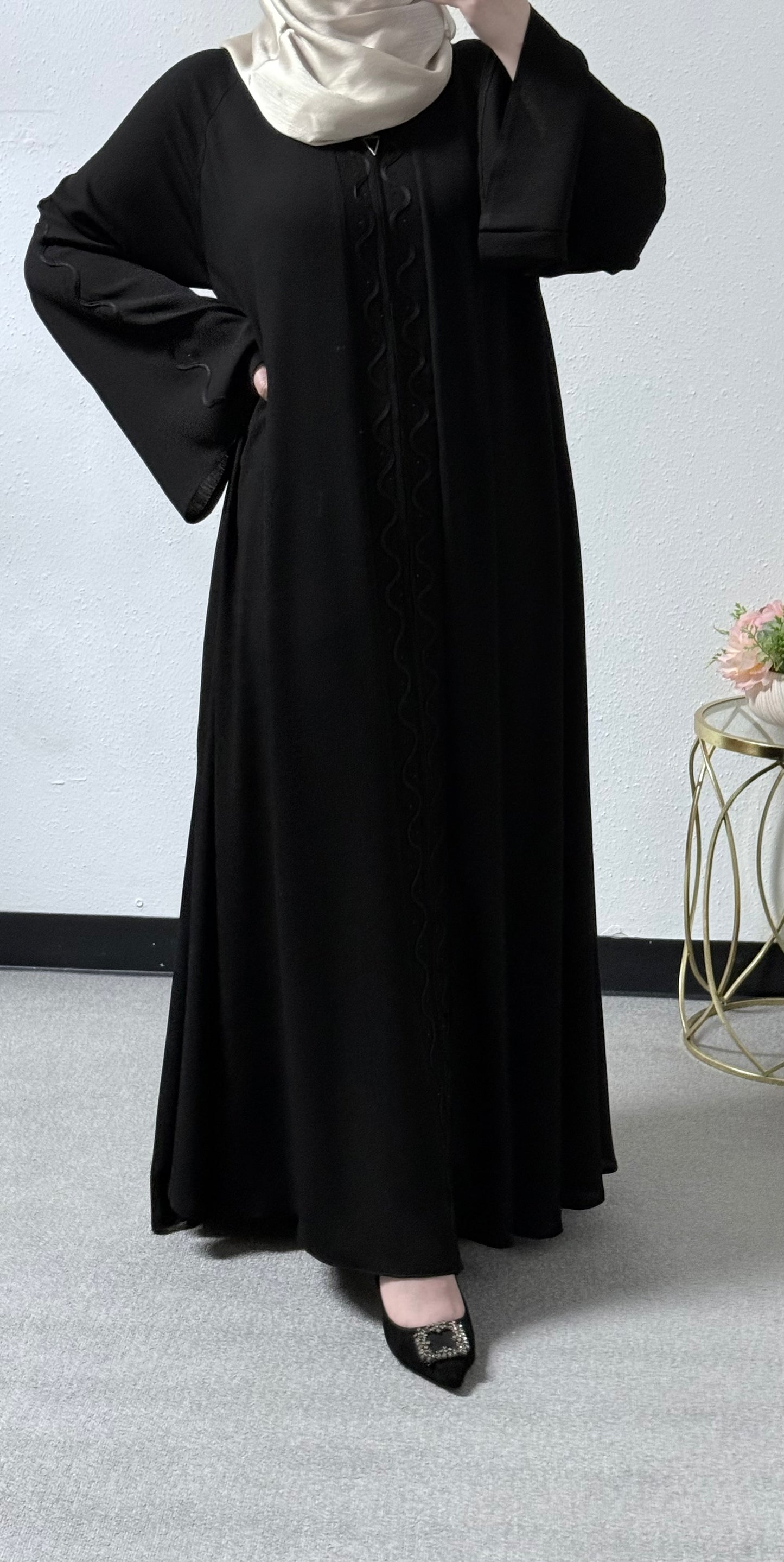 Wave embroidered abaya