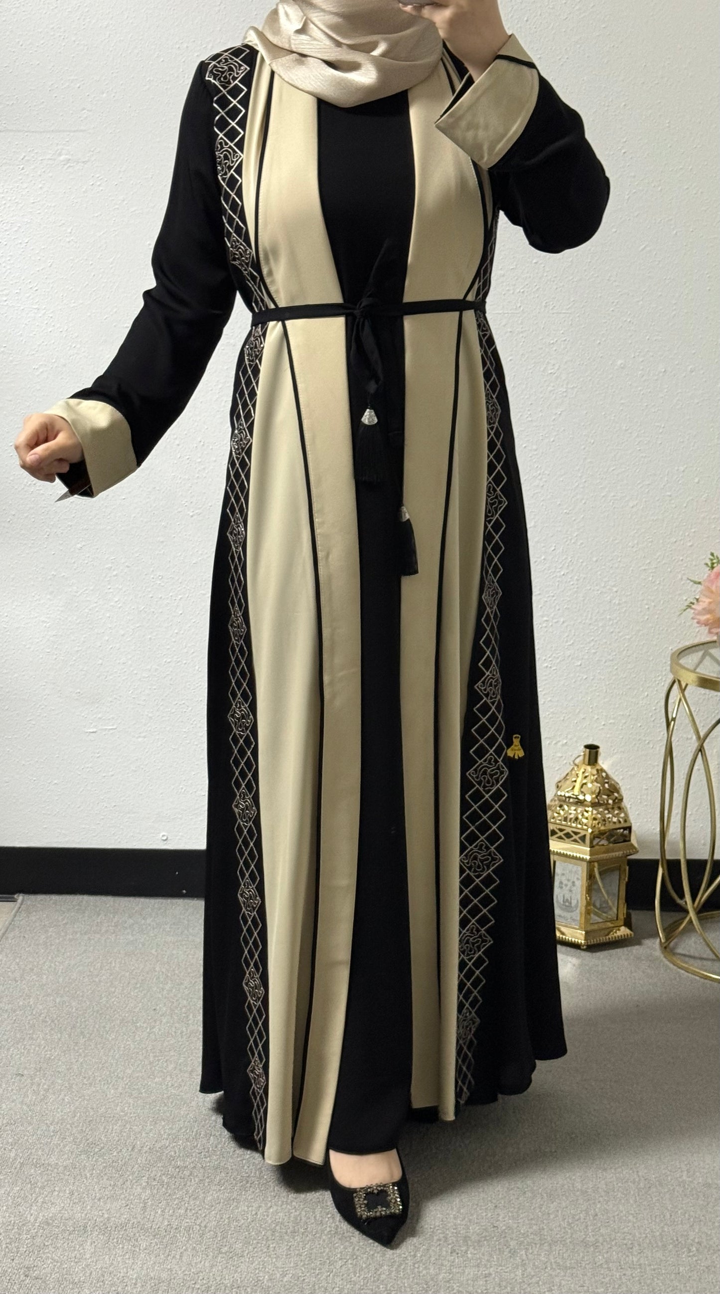 Two-piece square detail abaya