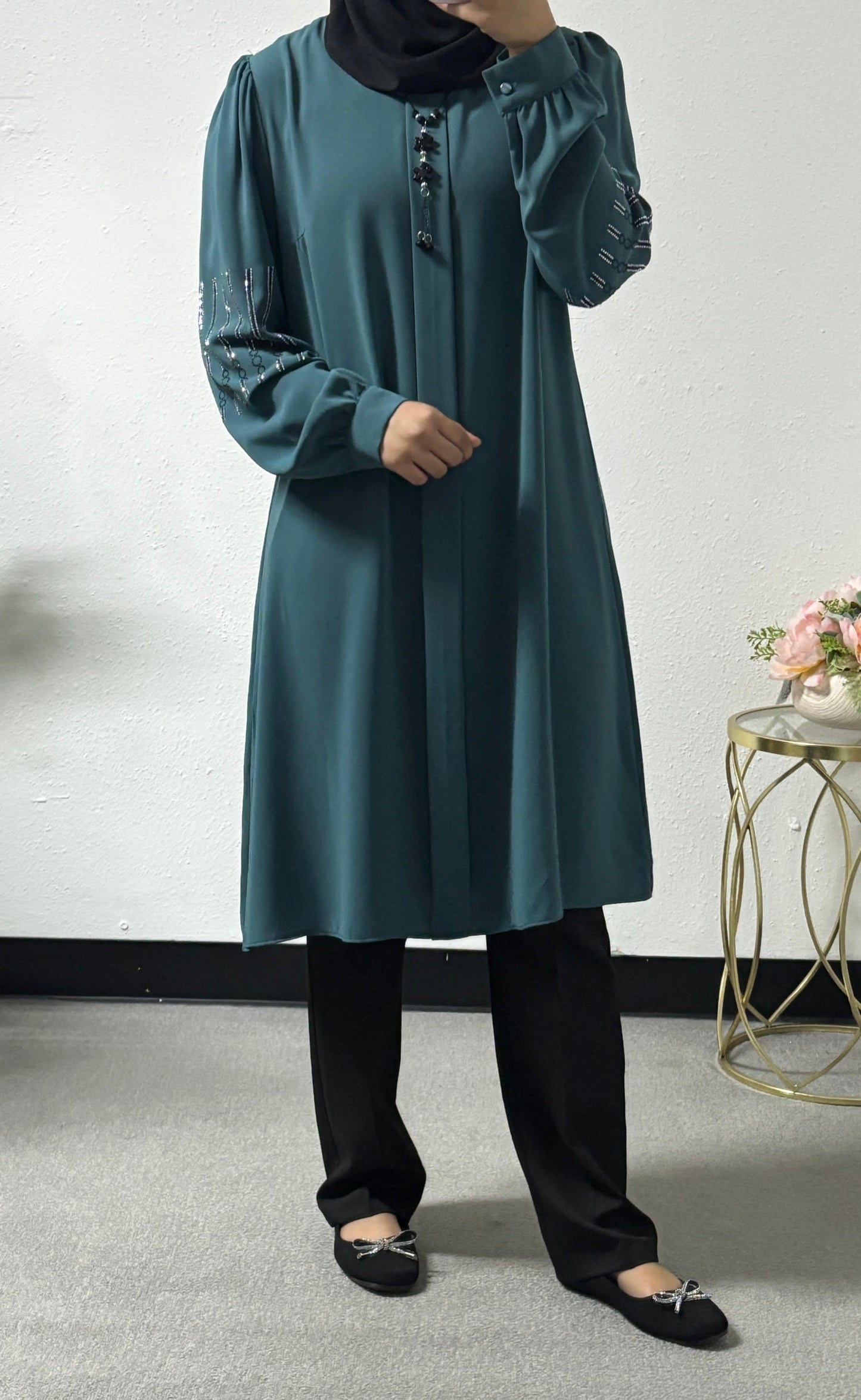 Long shirt w/ beaded sleeve