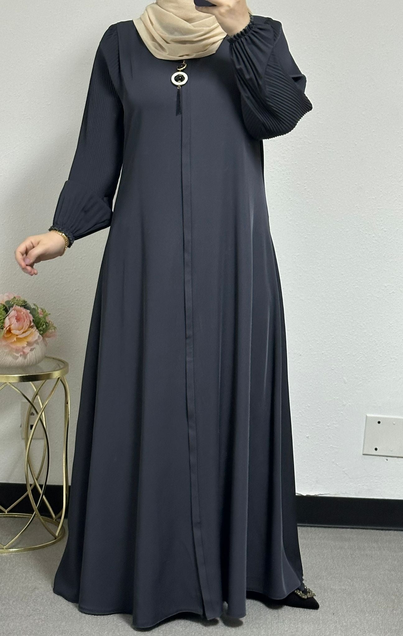 Basic Abaya (Pleated Sleeves)