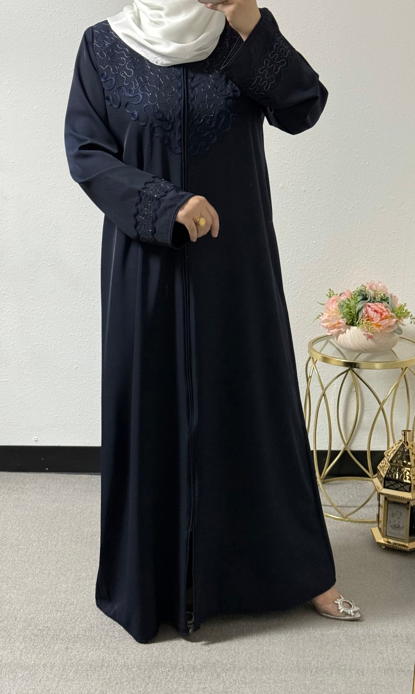 Front detailed abaya