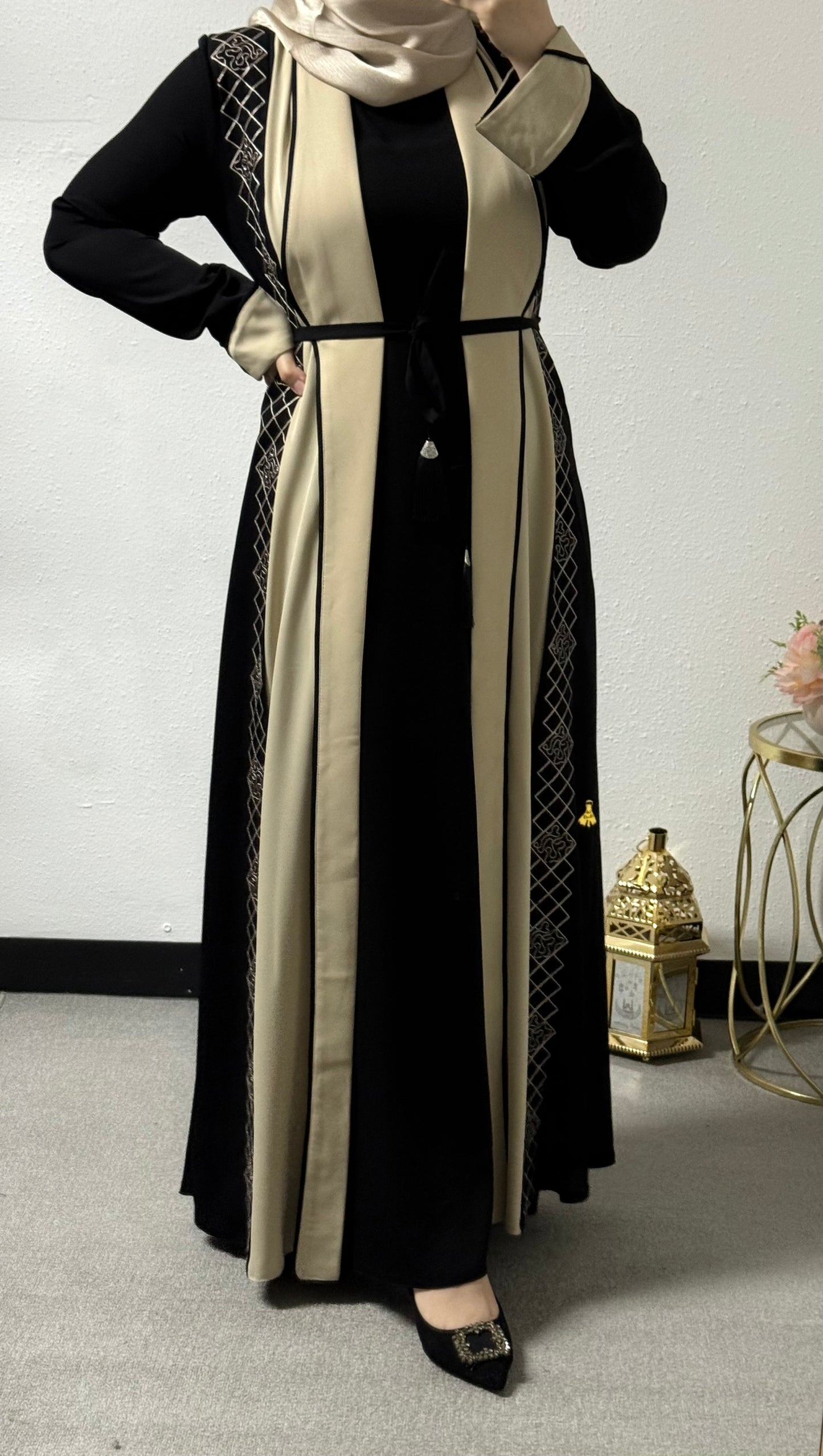 Two-piece square detail abaya