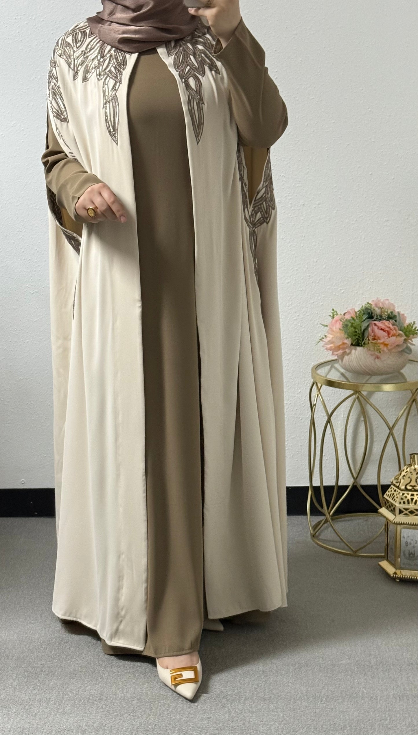 Two-piece leaf embroidered abaya