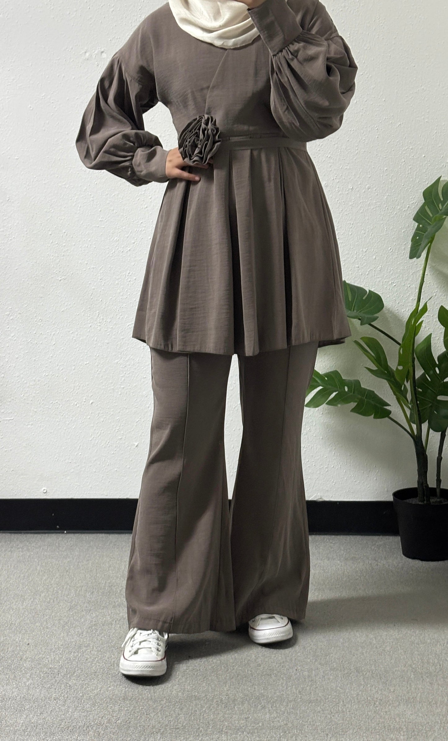 Two piece rose detail set