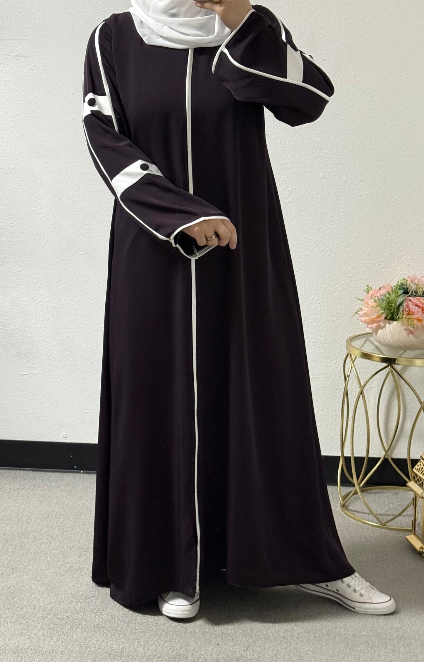 Button detail abaya