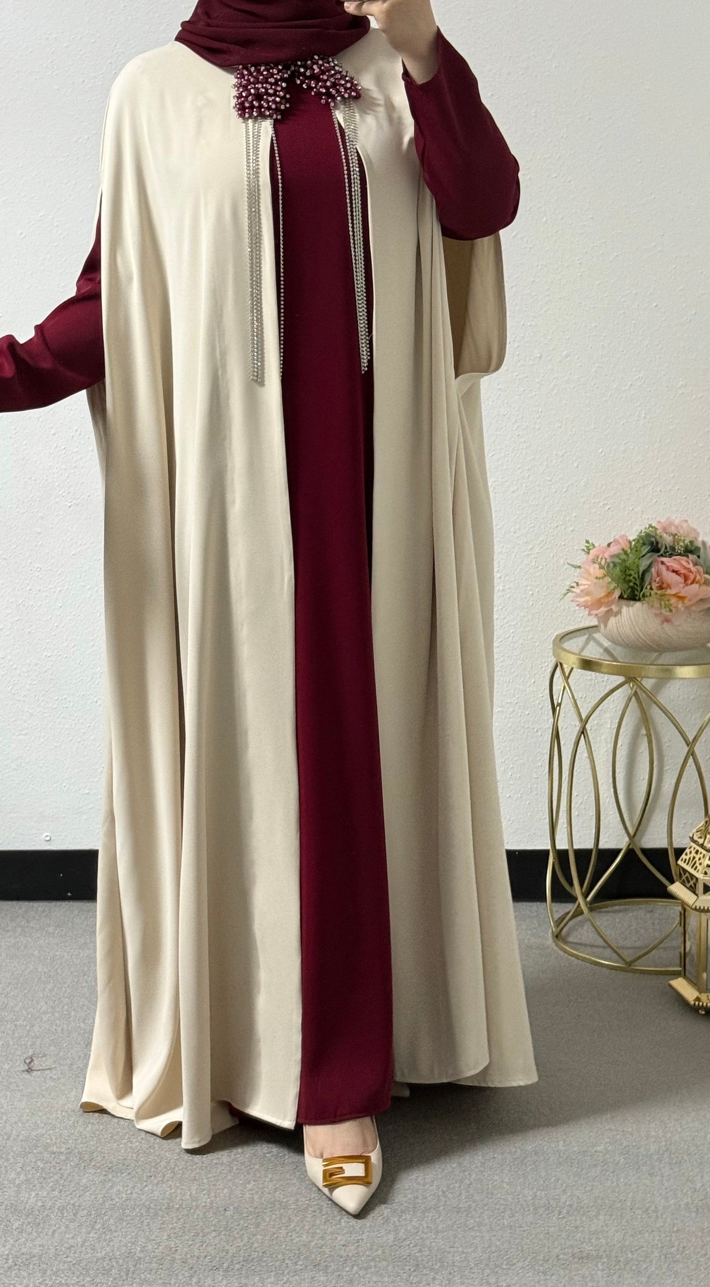 Two-piece neck detail abaya