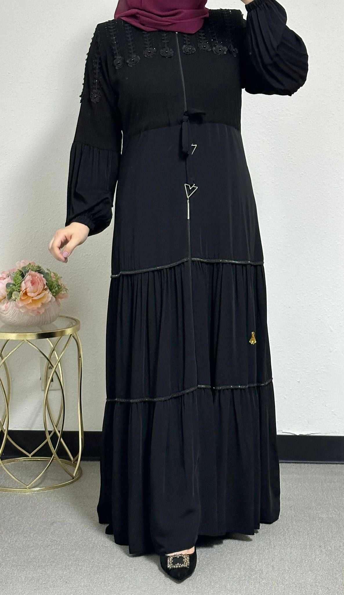 Abaya with floral embroidery on the chest and shoulders