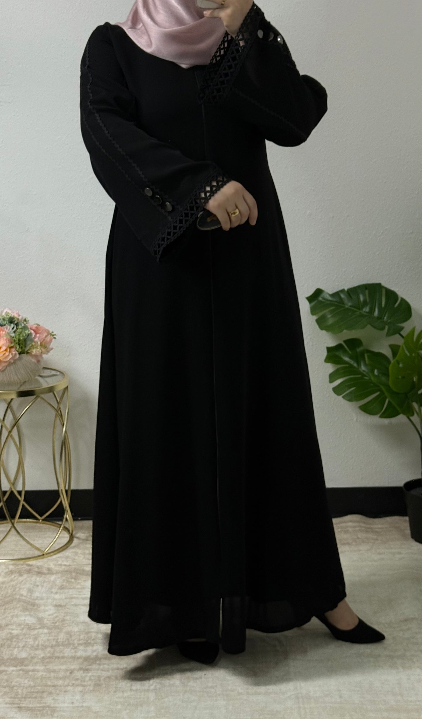 Elegant Wave Lace Abaya
