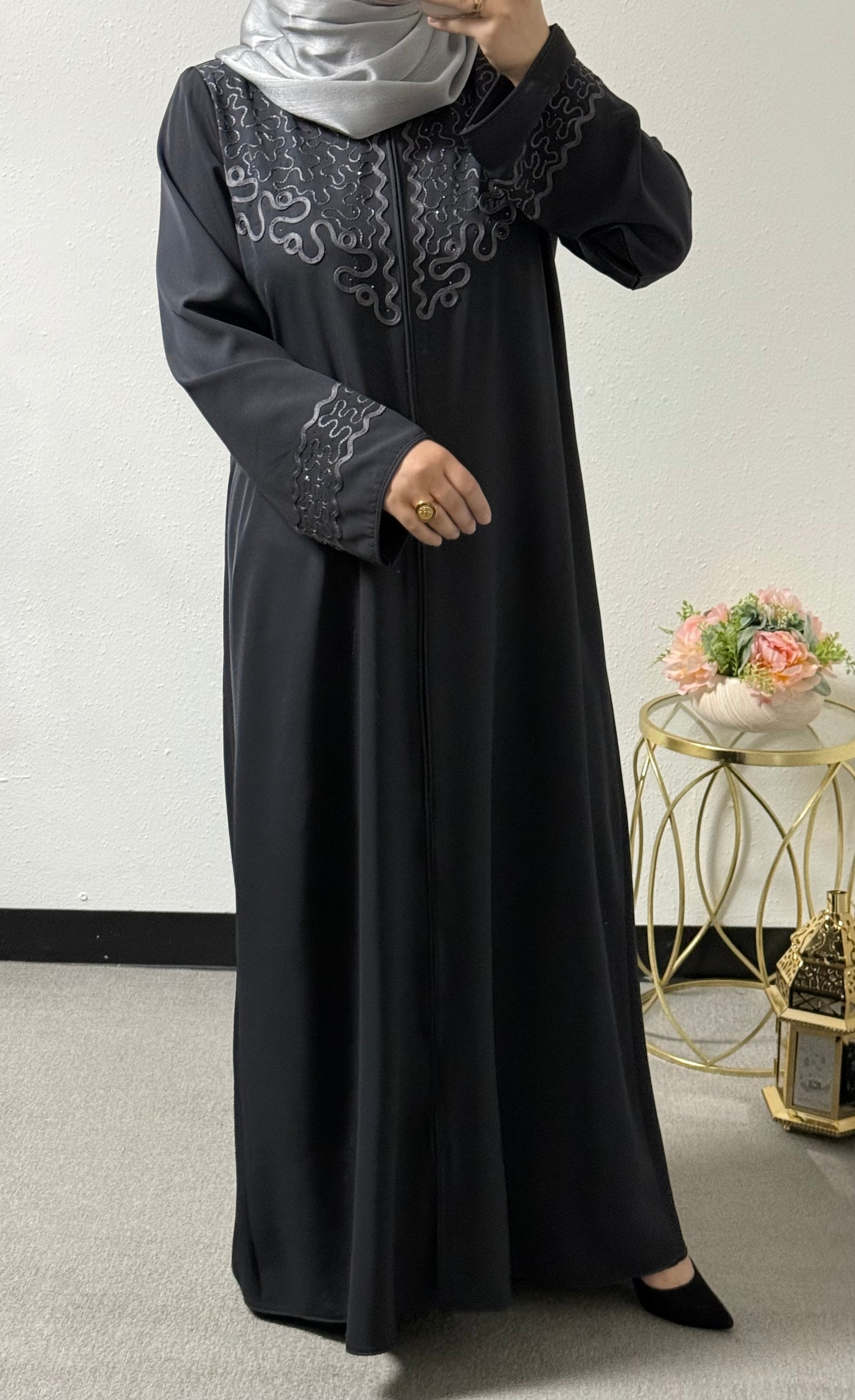 Front detailed abaya