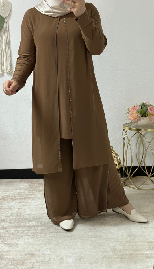 Two piece front slit set