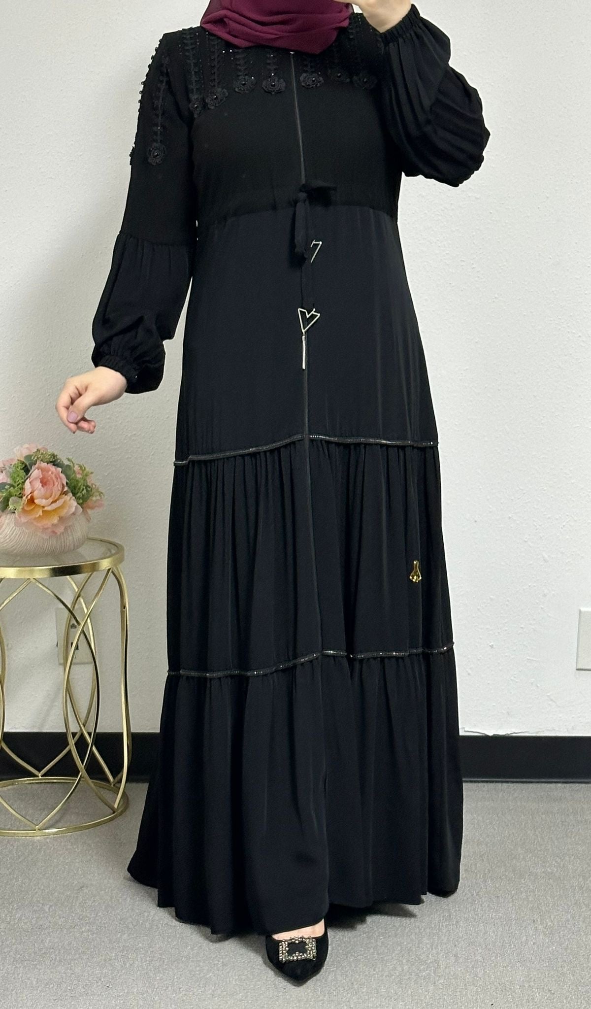 Abaya with floral embroidery on the chest and shoulders